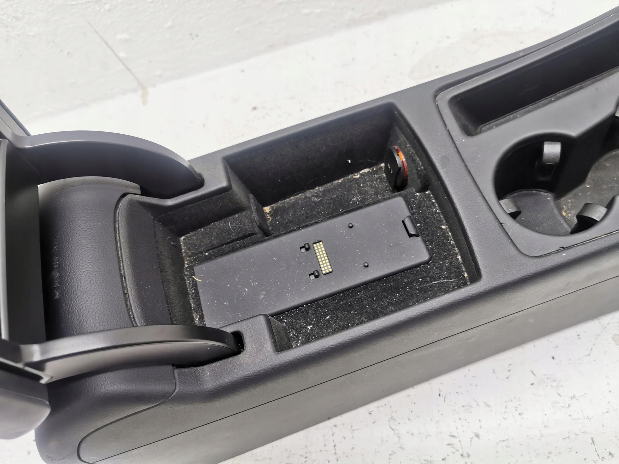 TUNEL central armrest AUDI A4 B8 07-15 EU