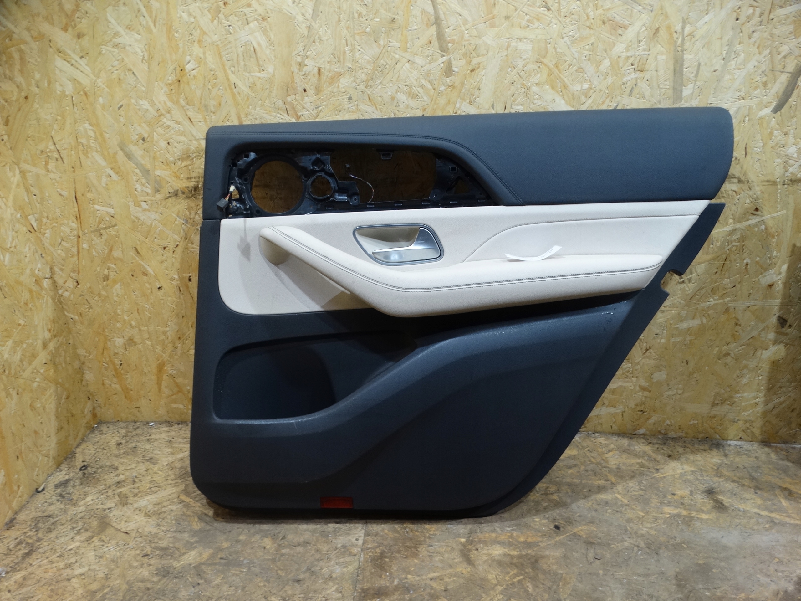 ОБШИВКА ДВЕРІ ЗАДНІЙ ПРАВИЙ MERCEDES ГЛС W167 1