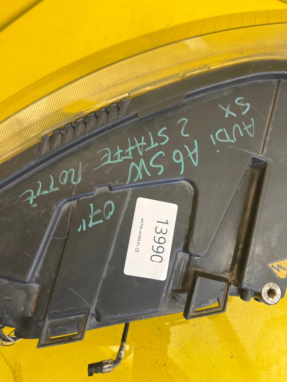 light left Audi A6 C6 4F0 BI-XENON Nieskretna
