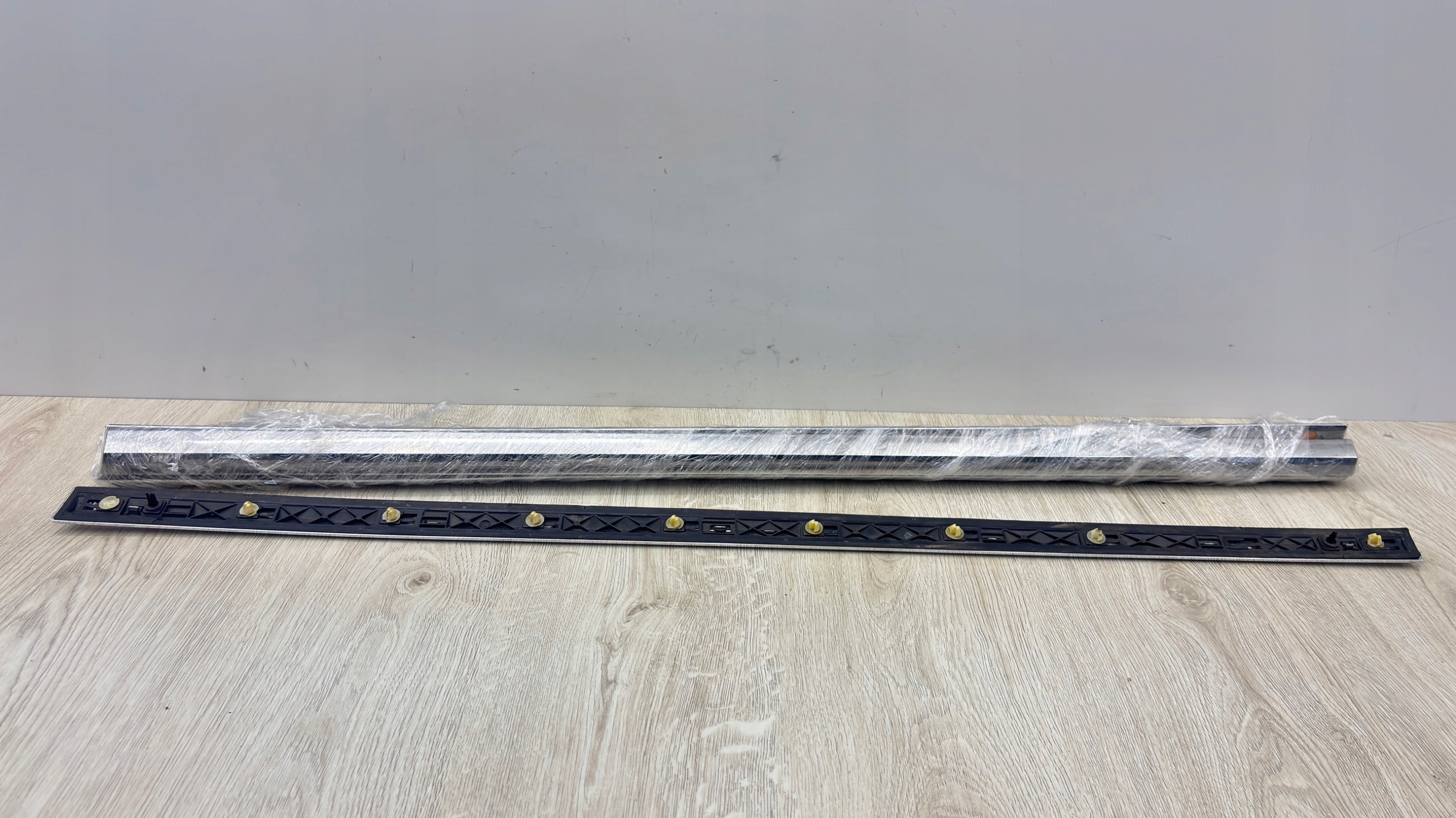 BMW 7 G11 G12 moulding door left front lower CHROM 51137364351 K117/SI879