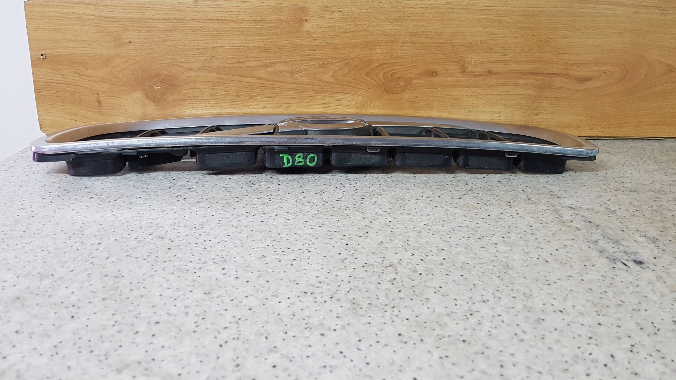 VOLVO V70 2007 - GRILL GRILL D 80