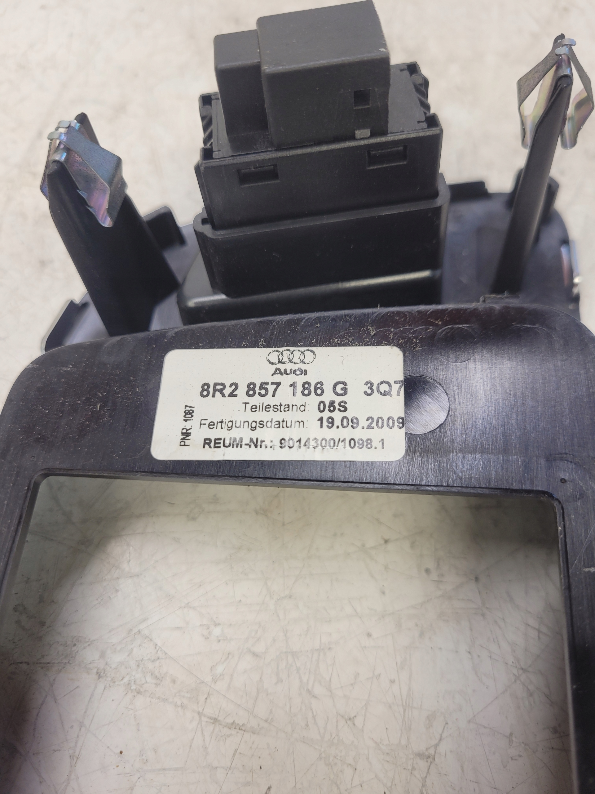 RÁM obal budíku AUDI Q5 8R 8R2857186G UK