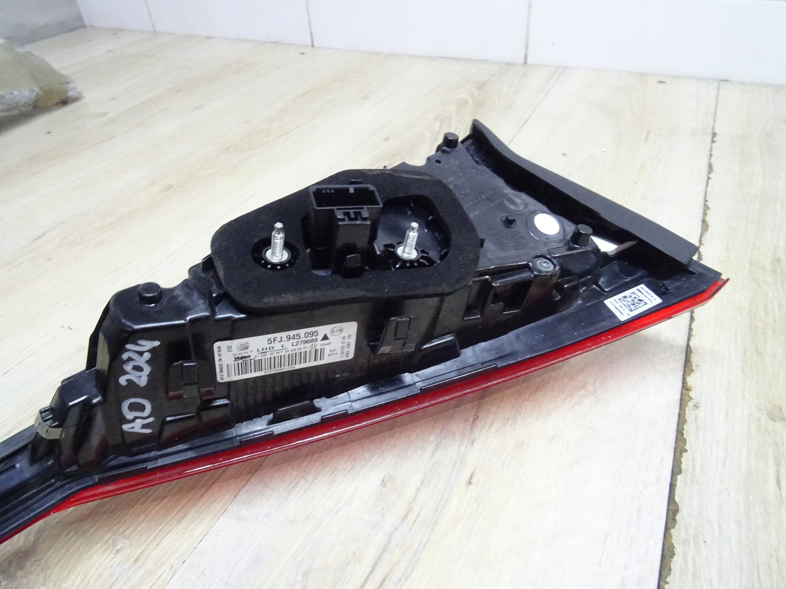 LAMPA LEWA TYŁ KLAPY SEAT TARRACO LIFT 5FJ945095 Rodzaj lampy dedykowana