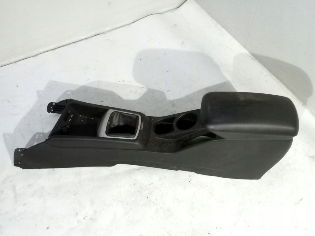 Kia Ceed and armrest tunel