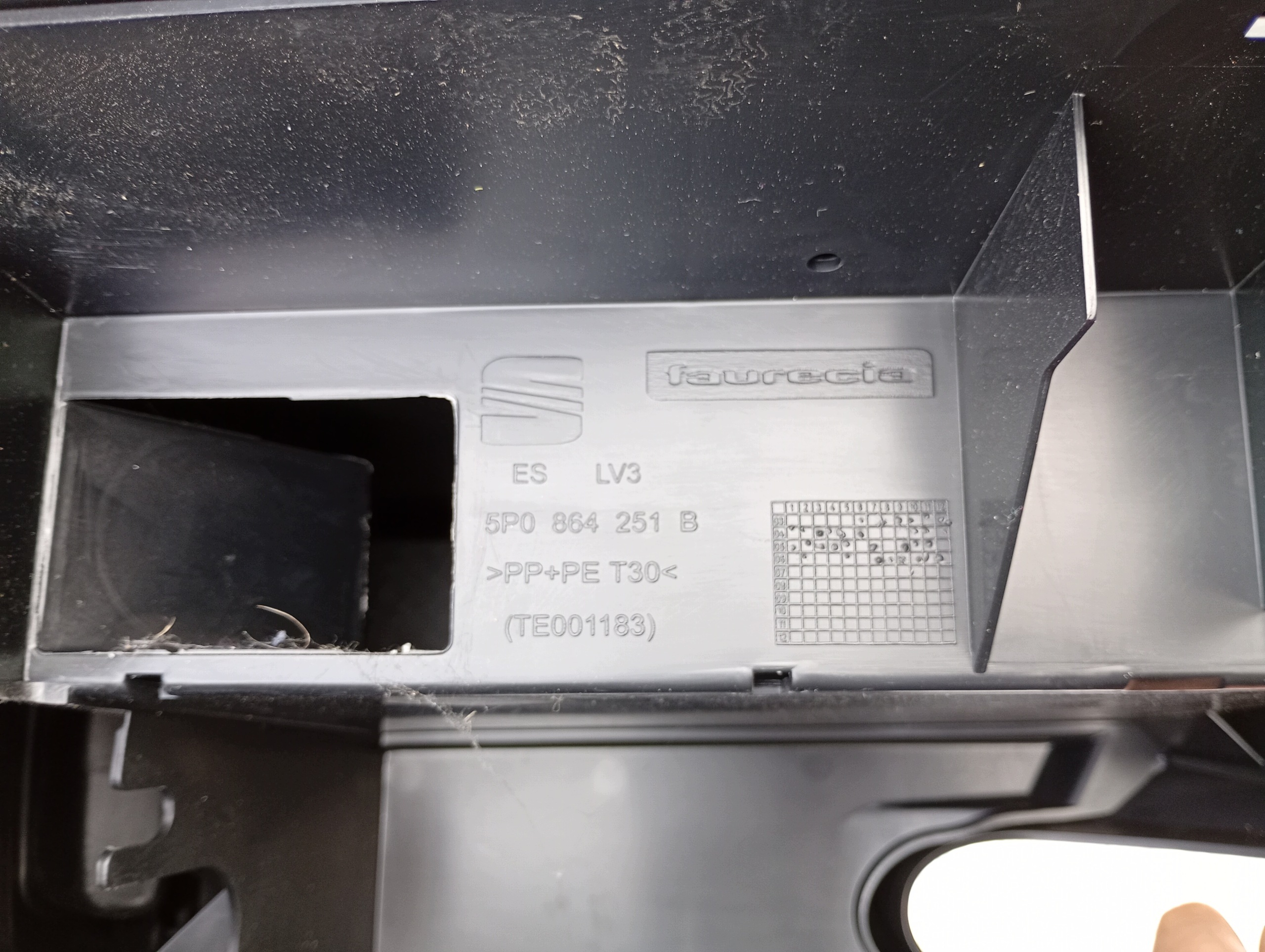 armrest tunnel central SEAT ALTEA 5P0864251