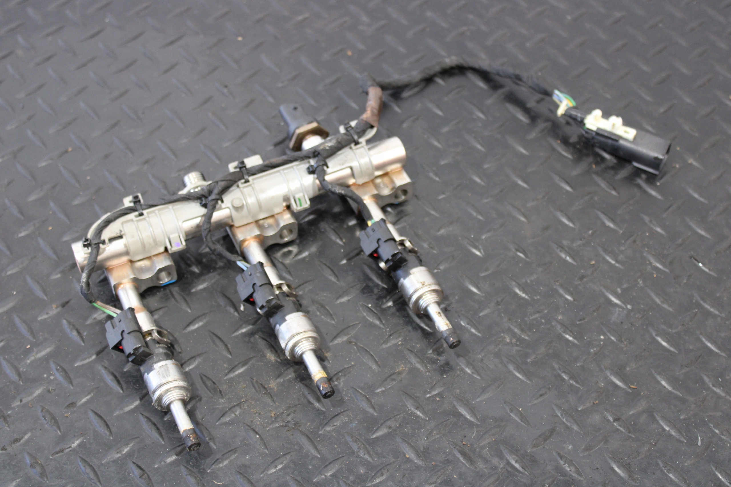 Rampe injection Injecteurs FORD FIESTA MK8 H6BG-9F593-AB