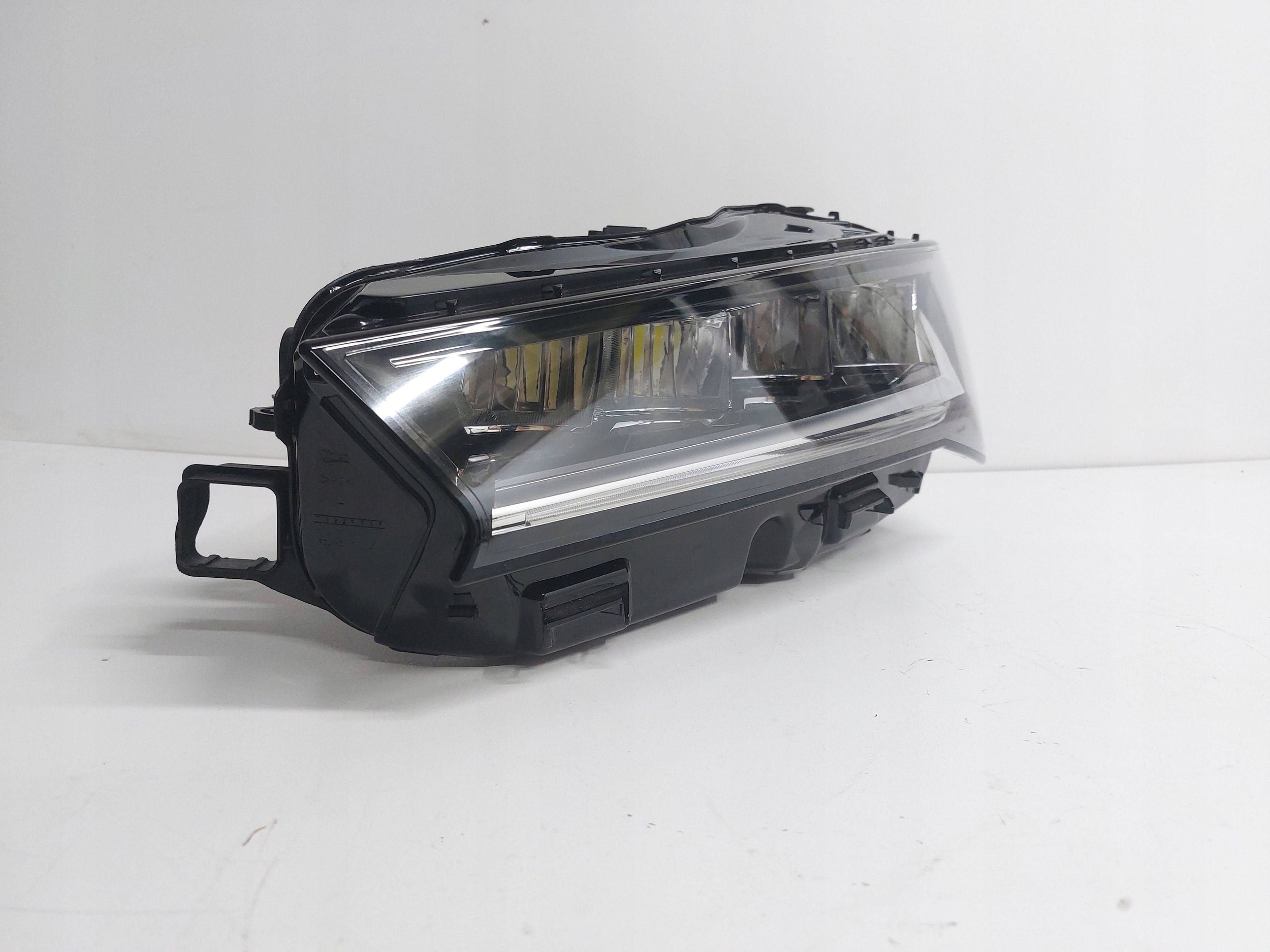 SKODA SUPERB IV 23r> light left front FULL LED complete 3P1941015