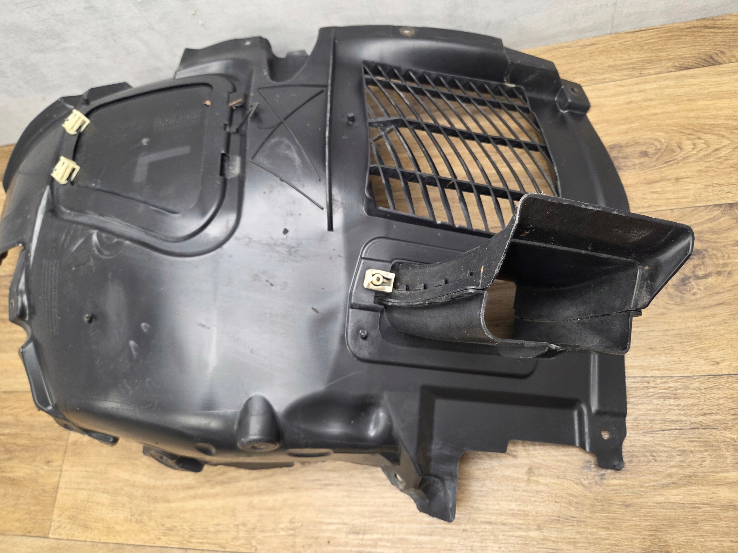 BMW 5 F10 F11 front mudguard left front part front 7186727