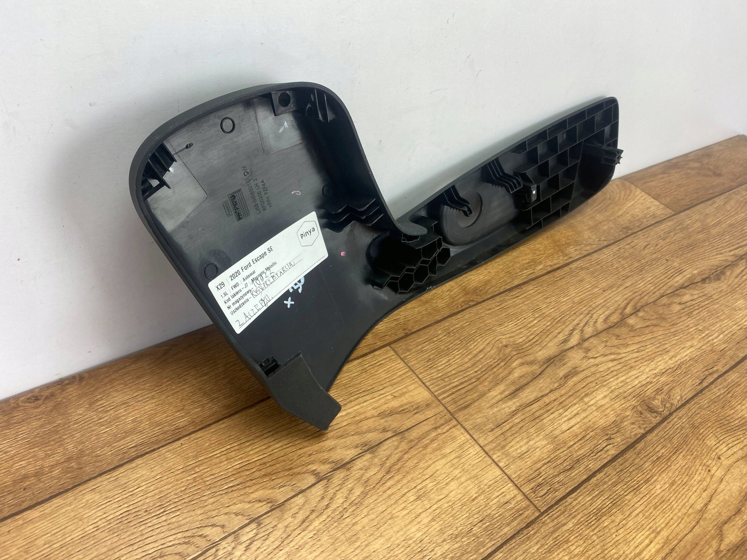 plastica boczny kanapy Ford Escape IV Kuga MK3 2020+