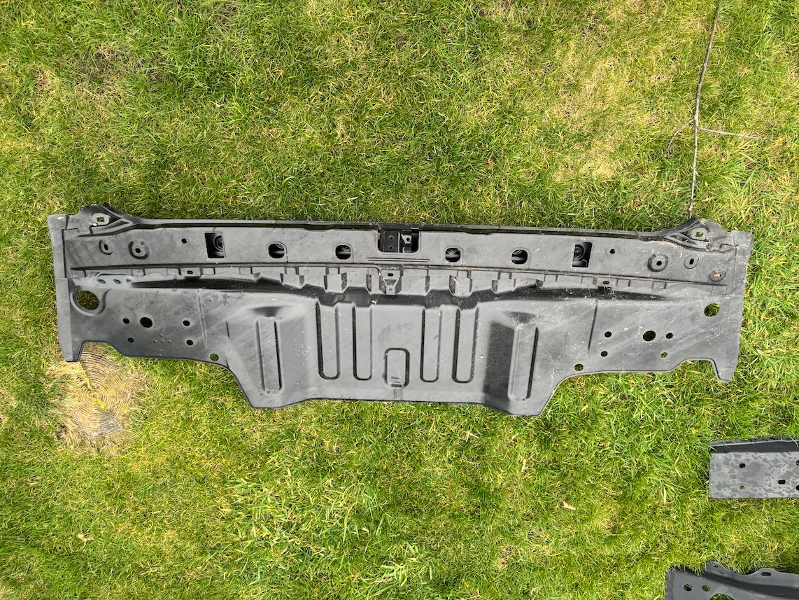 LEXUS IS 07-13 WZMOCNIENIE TYLNY PAS TYŁ BAGAŻNIK ORYGINAŁ