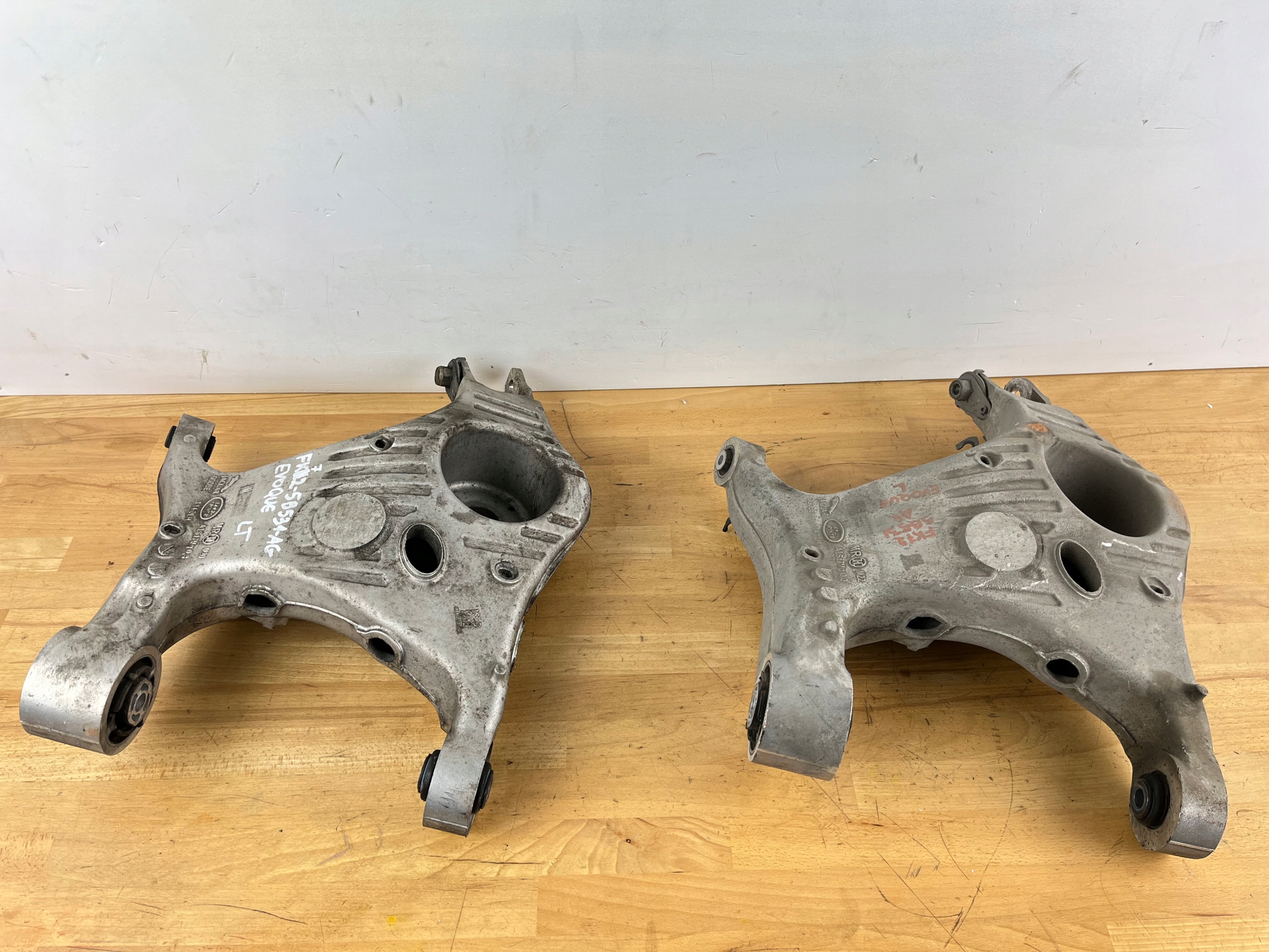 arm left rear LAND ROVER EVOQUE II JAGUAR E-PACE FK72-5B531-AC