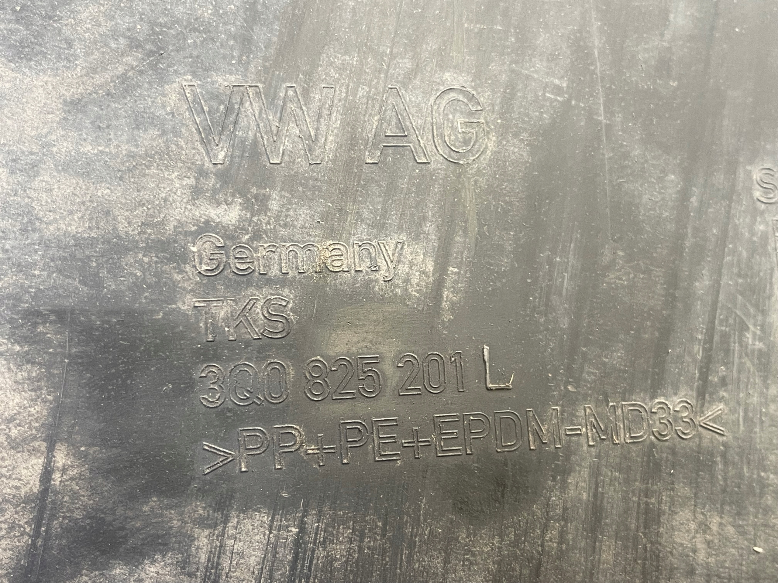 VW PASSAT B8 Blende Abdeckung abdeckung Unterfahrschutz links 3Q0825201L