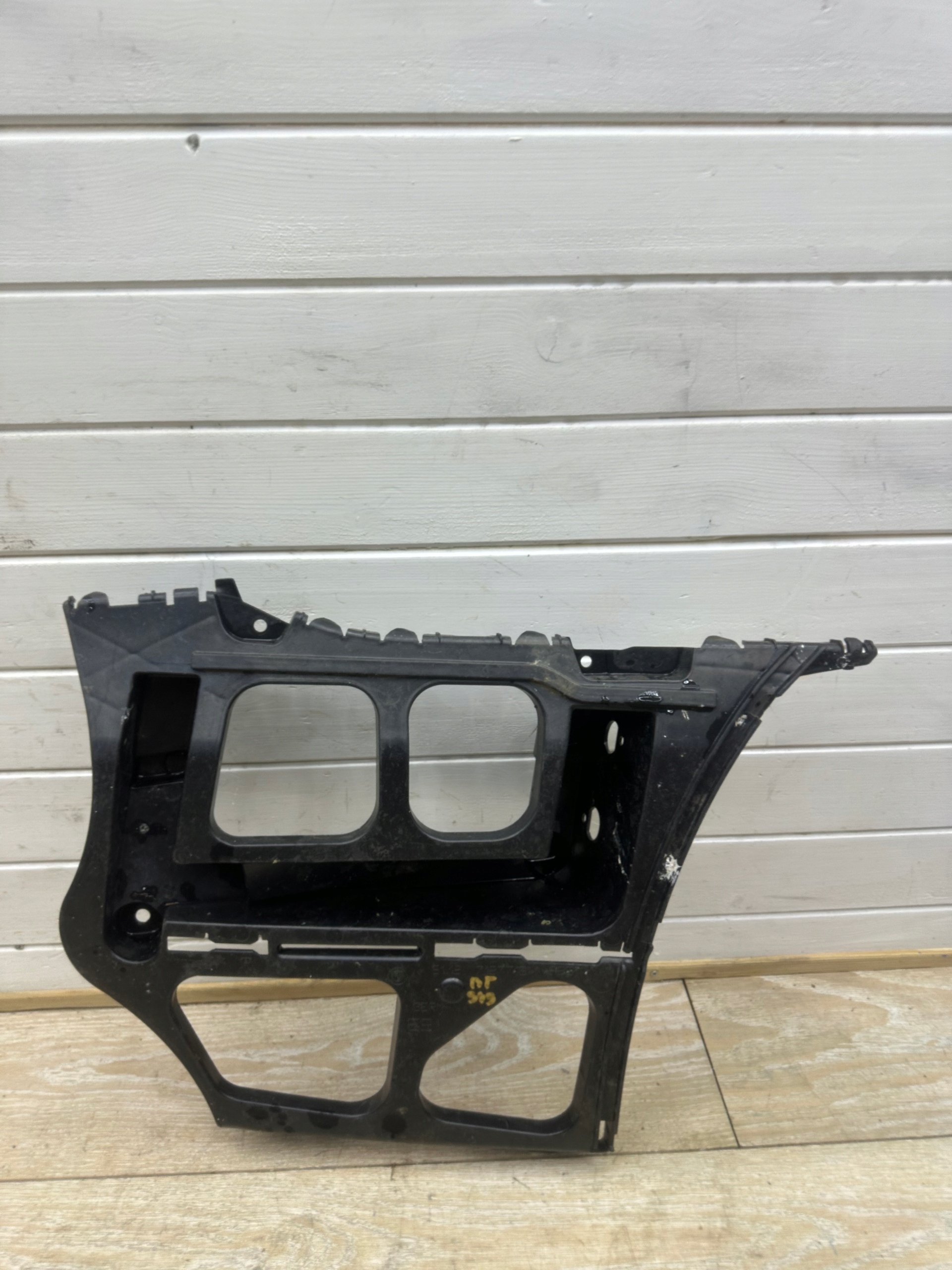 BMW E91 TOURING bumper bracket right rear part 7127716