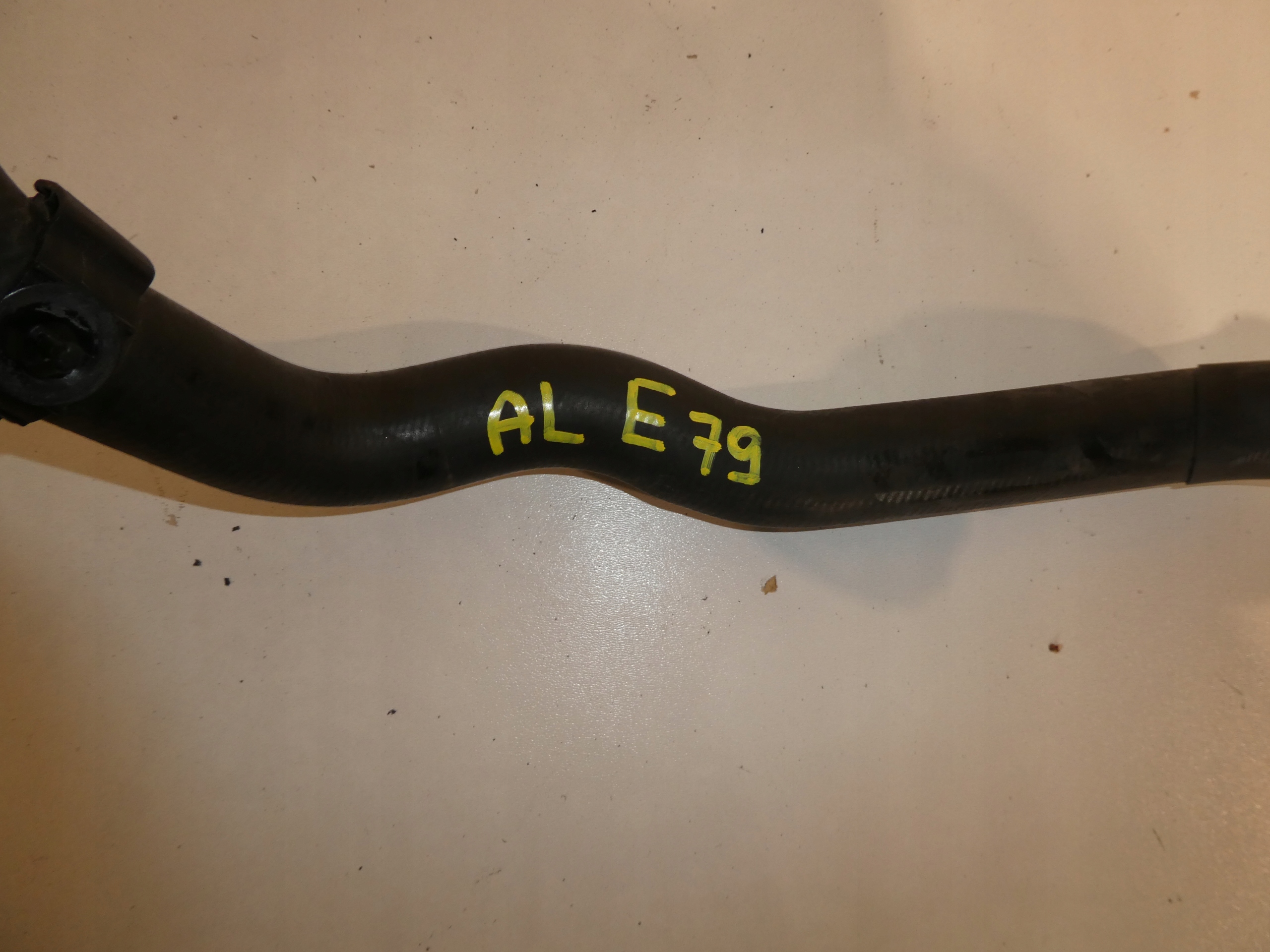 hadice vedení vody AUDI A5 A4 B8 8K0121049AE