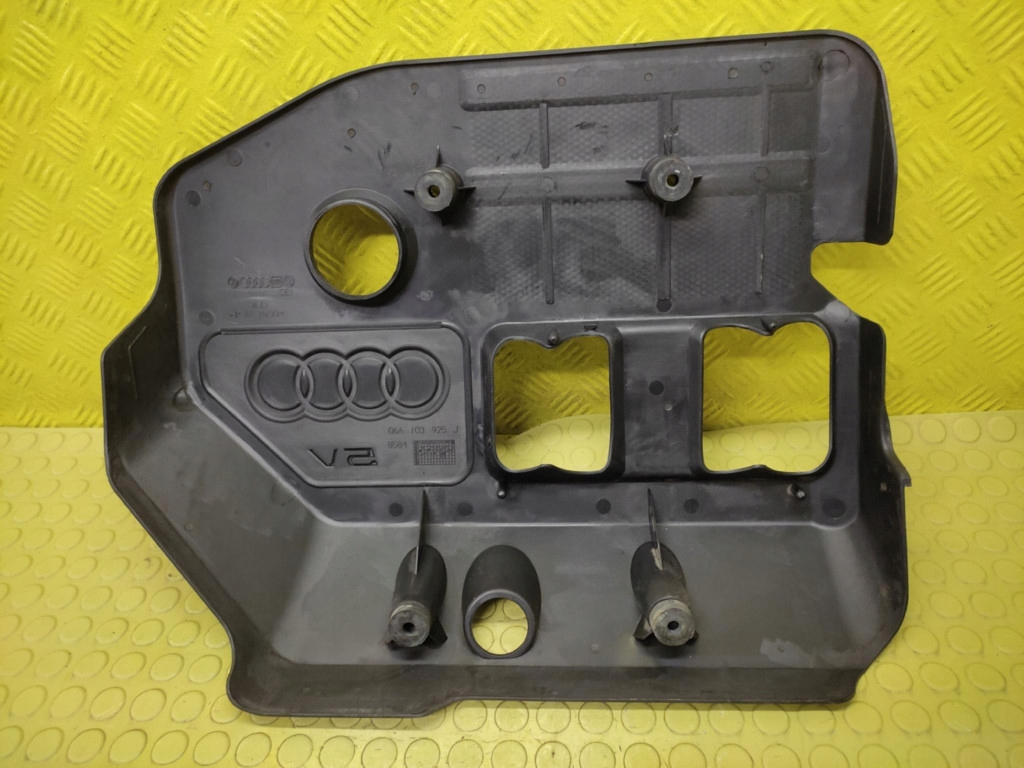 AUDI A3 8L 1.8 motor cover 06A103925J