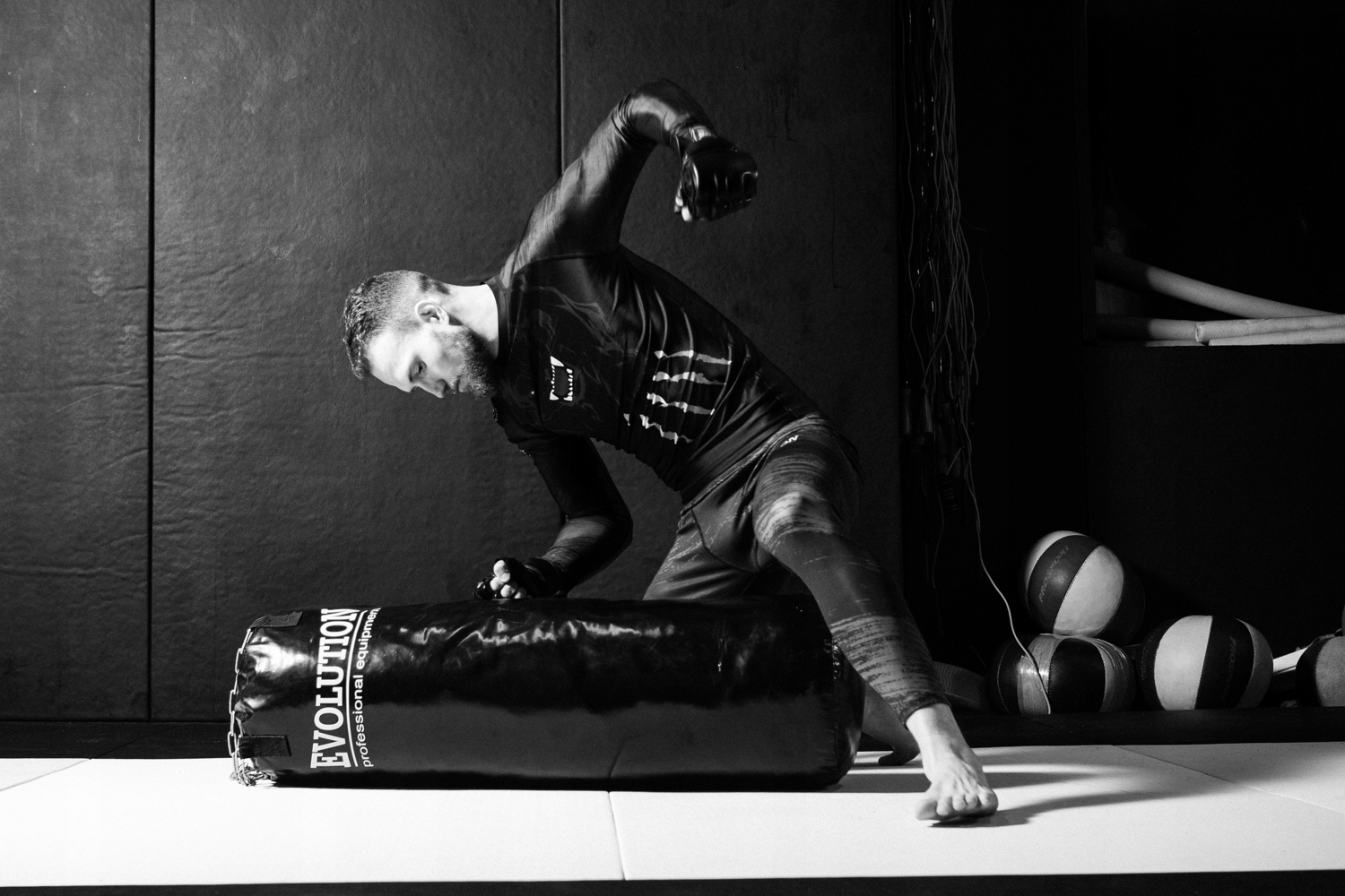 RĘKAWICE MMA SKÓRZANE NA WOREK EVOLUTION r. M Płeć produkt uniseks