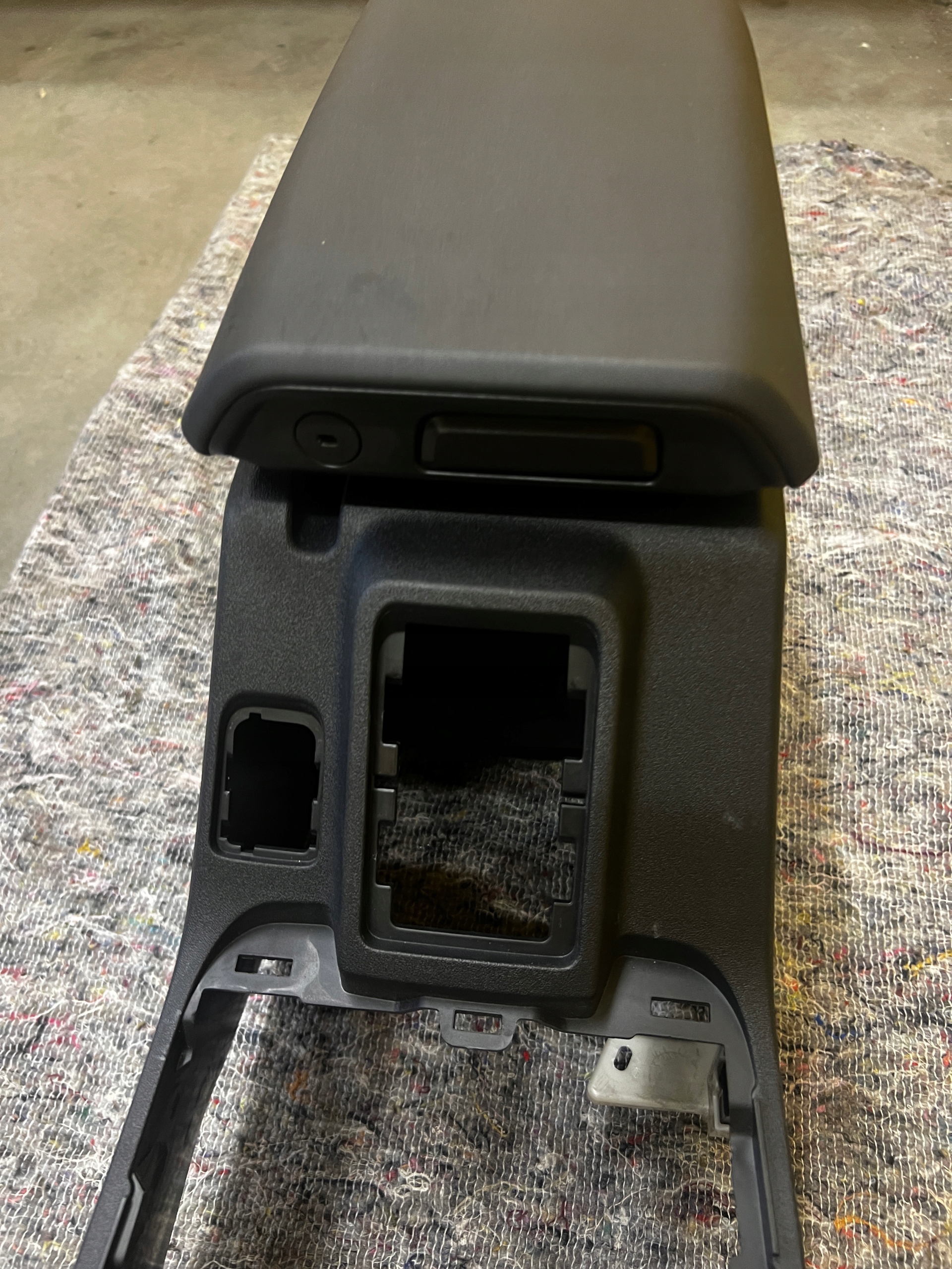 тунель середина подлокотник FORD Bronco 21-