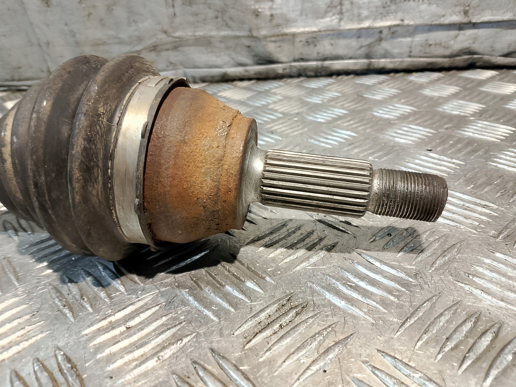 semi-axis left front short. FORD FIESTA MK6 1.4 TDI