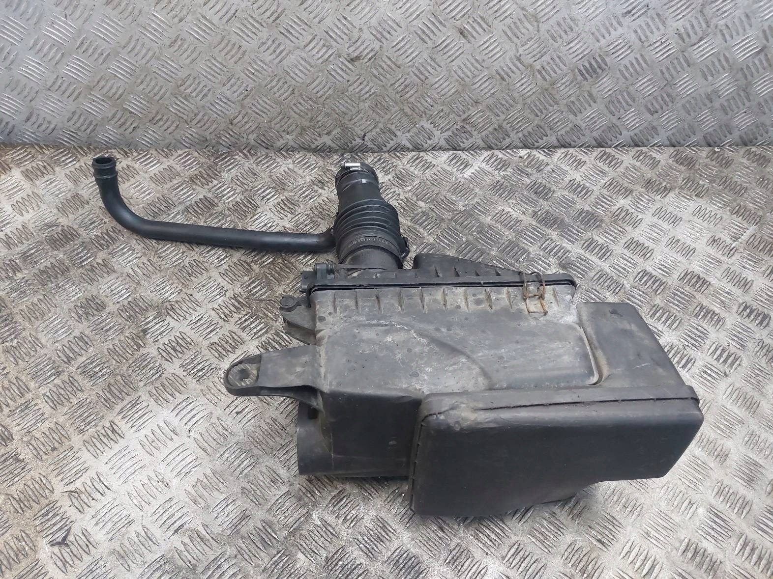 OBUDOWA FILTRA POWIETRZA + PRZEPŁYWOMIERZ + RURA DOLOT STILO 1.9 JTD