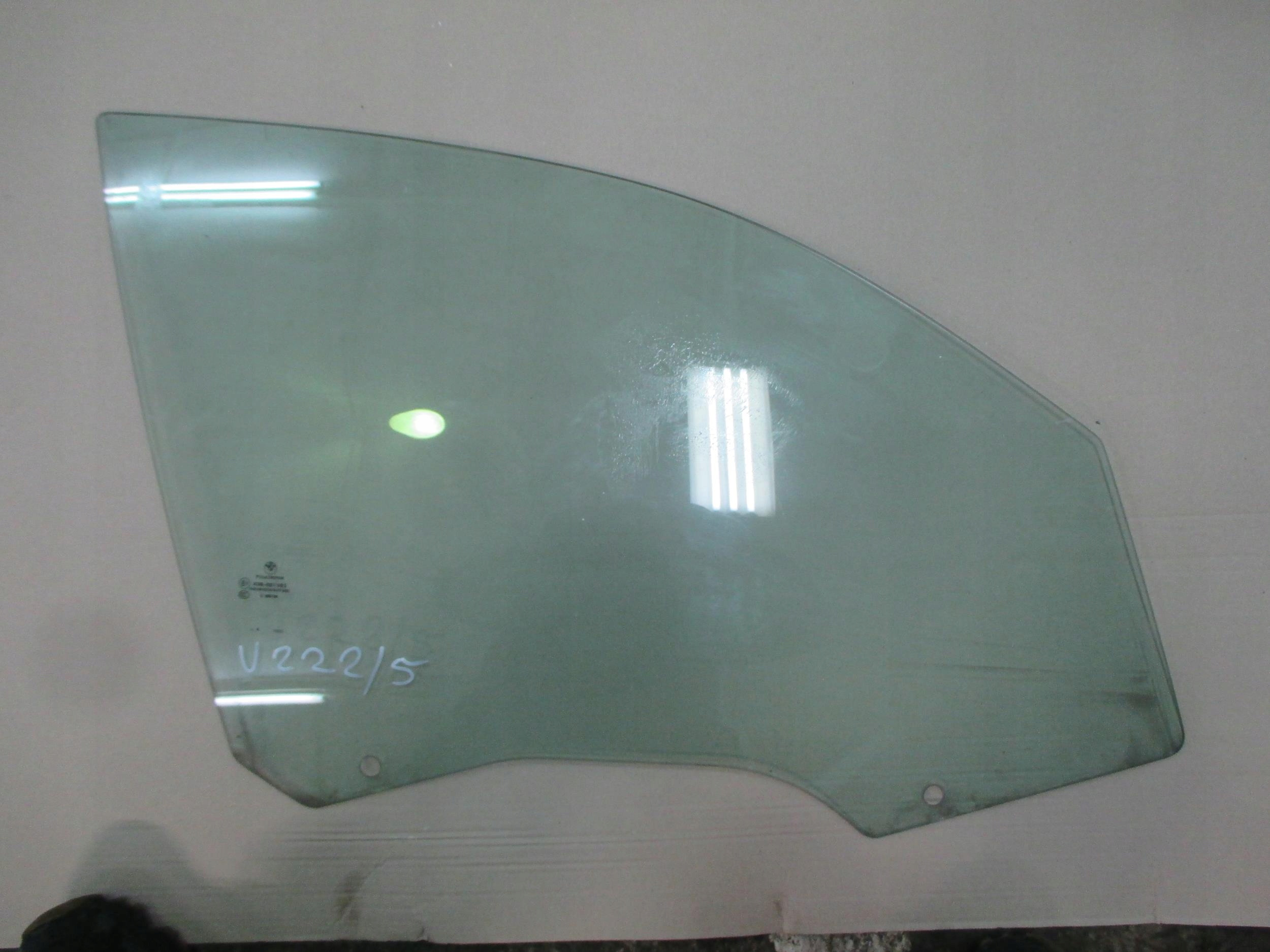 BMW 1 E87 2004-2007 SZYBA PRAWY PRZÓD