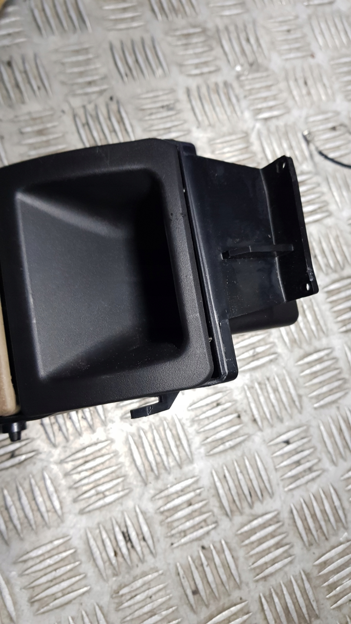 MERCEDES W163 bracket for KUBKI CUPHOLDER right A1636800458