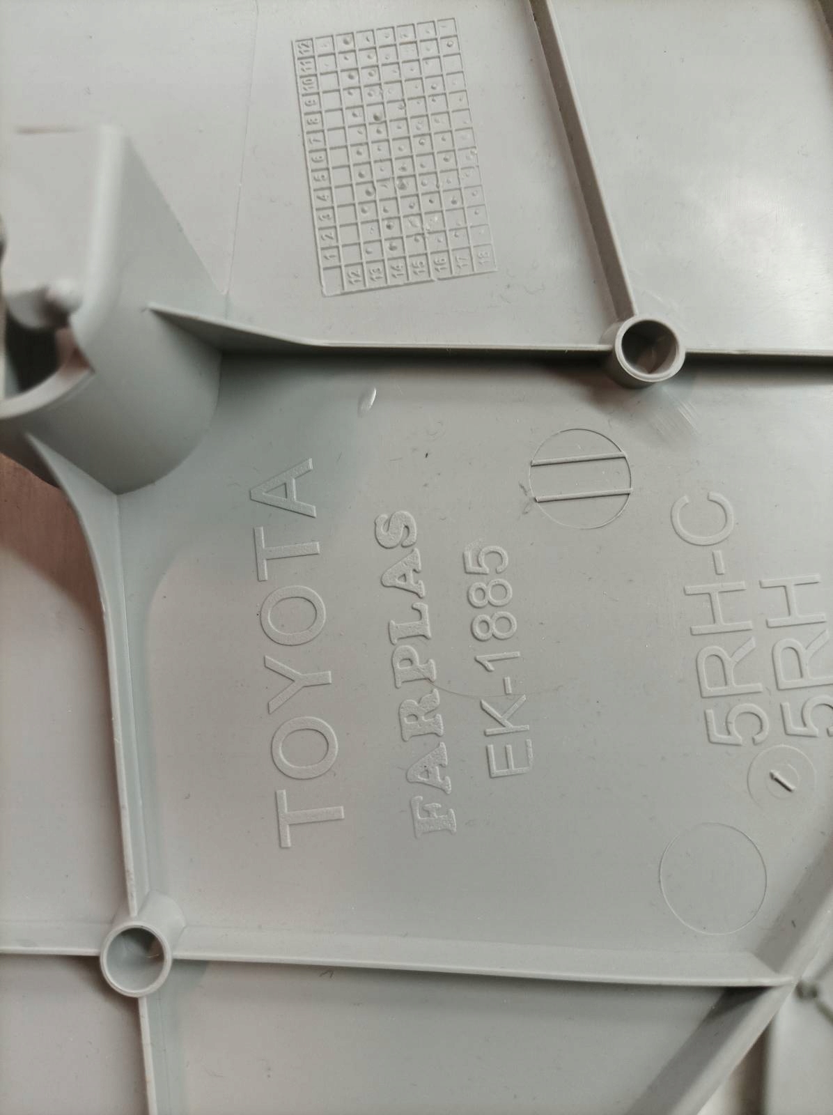 cover SLUPKA C left right KPL sedan E16 E17 E18 Toyota Corolla XI (2013- )
