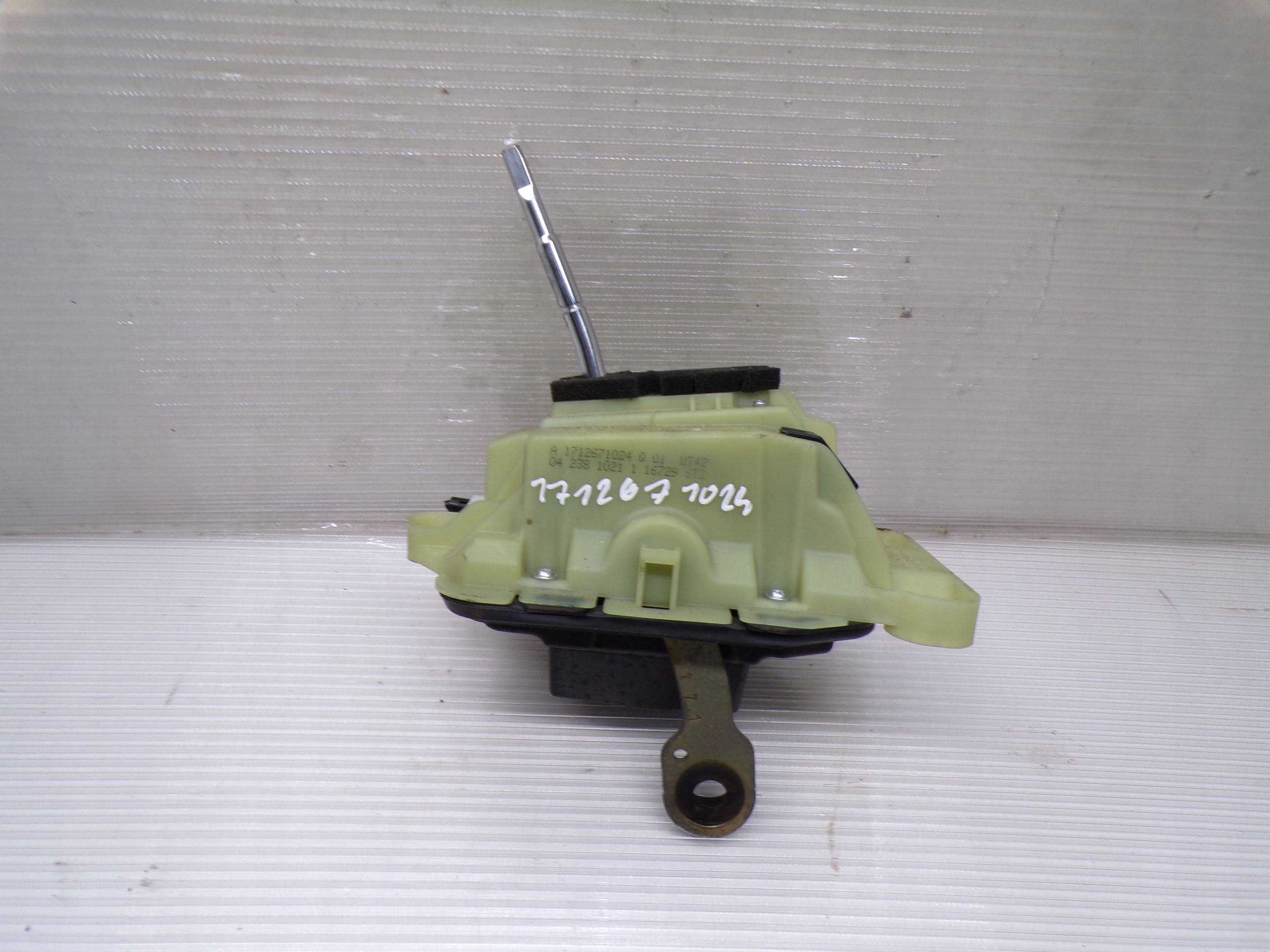 ВАЖІЛЬ СЕЛЕКТОРА MERCEDES SLK R 171 1712671024