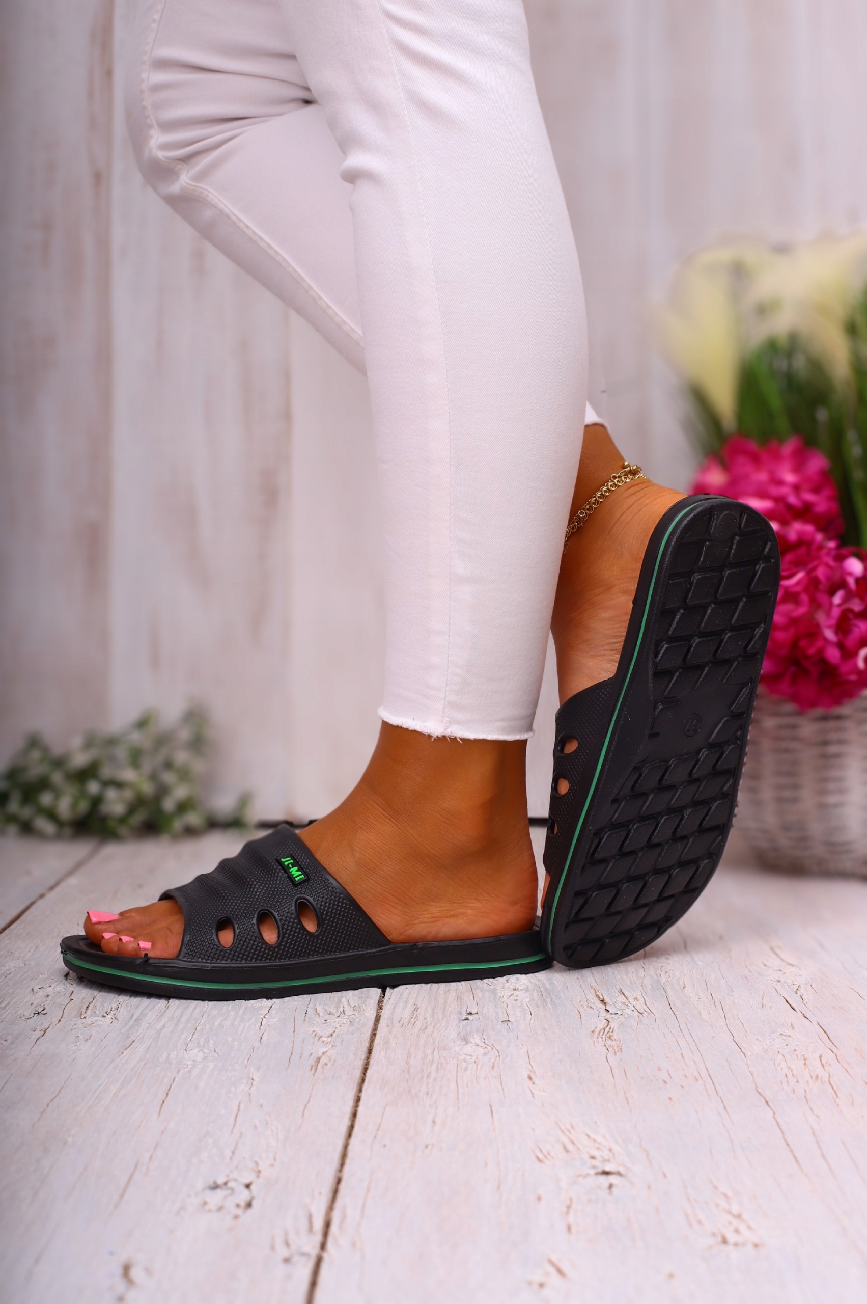 KLAPKI DAMSKIE BASENOWE MIĘKKIE NA CO DZIEŃ LEKKIE Model Klapki damskie lekkie