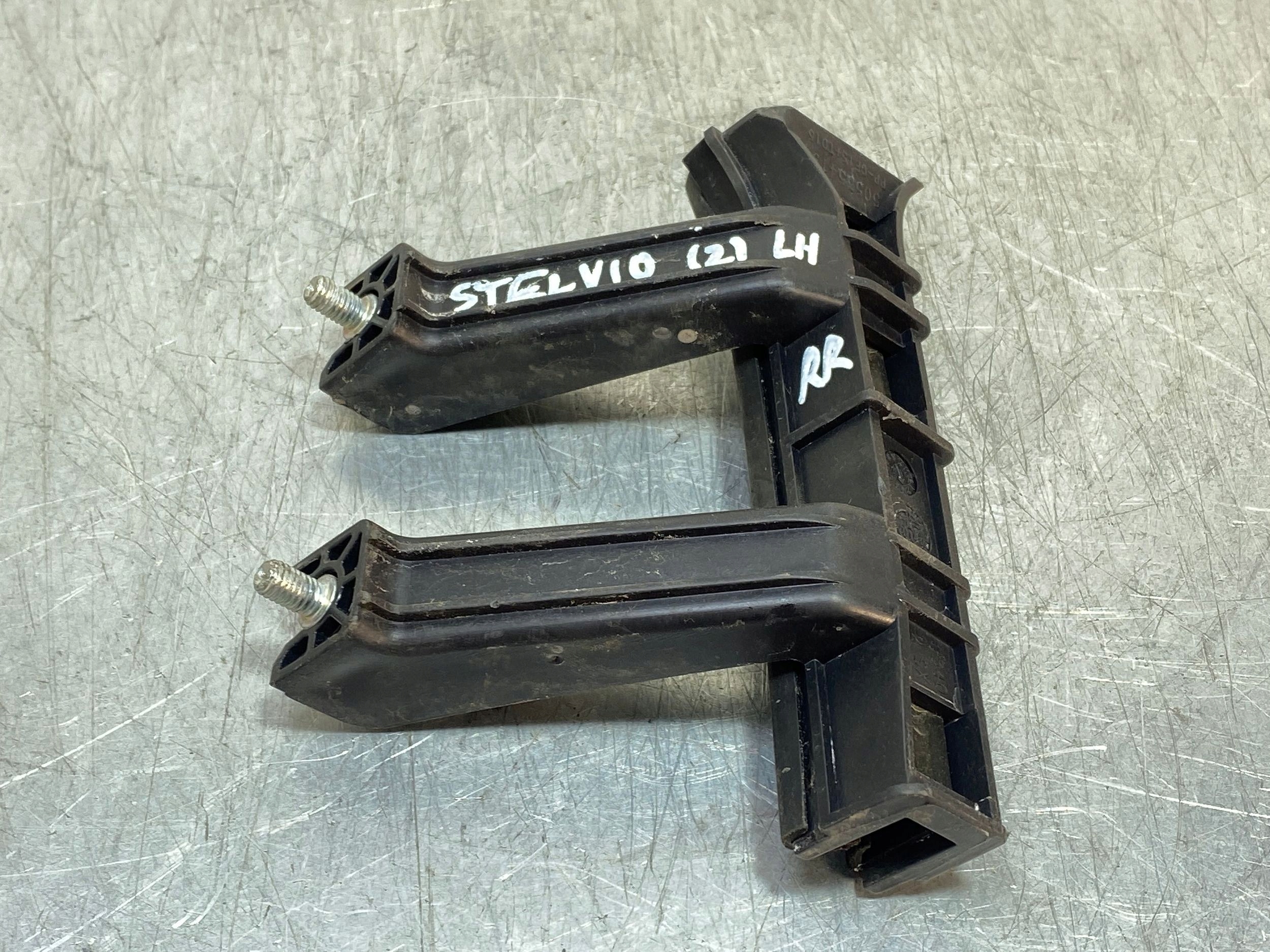 2018 Alfa Romeo Stelvio Prowadnica szyby tylnej