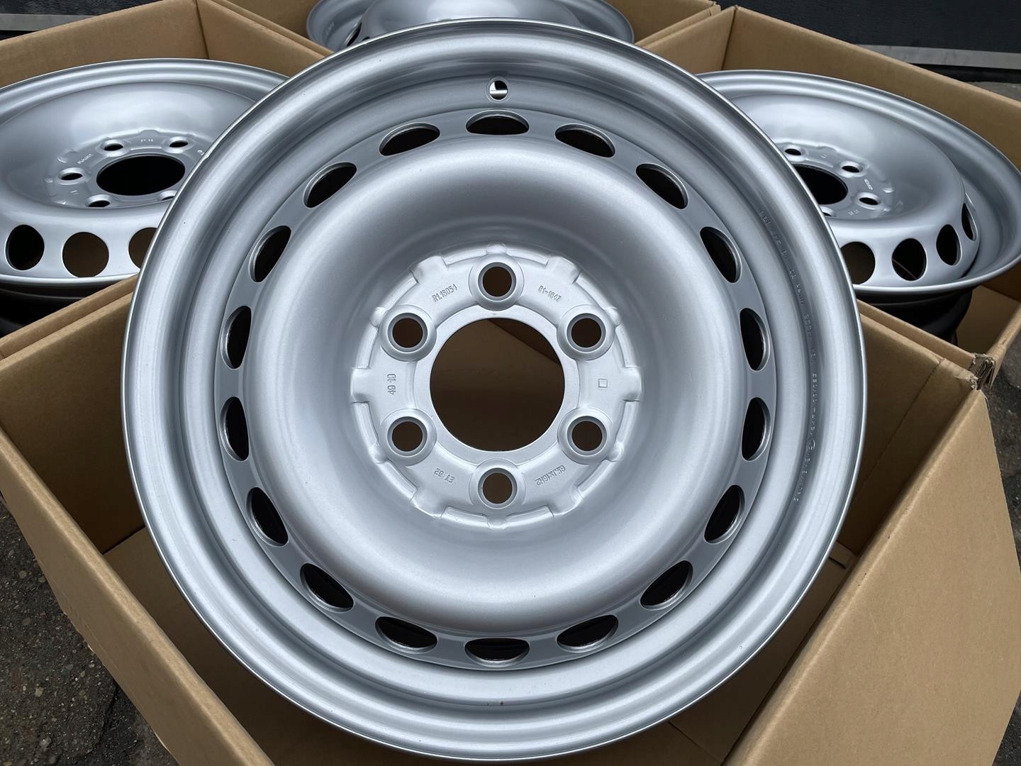 Felgi stalowe 16cali Mercedes Sprinter Vw Crafter Producent code KBA 44552