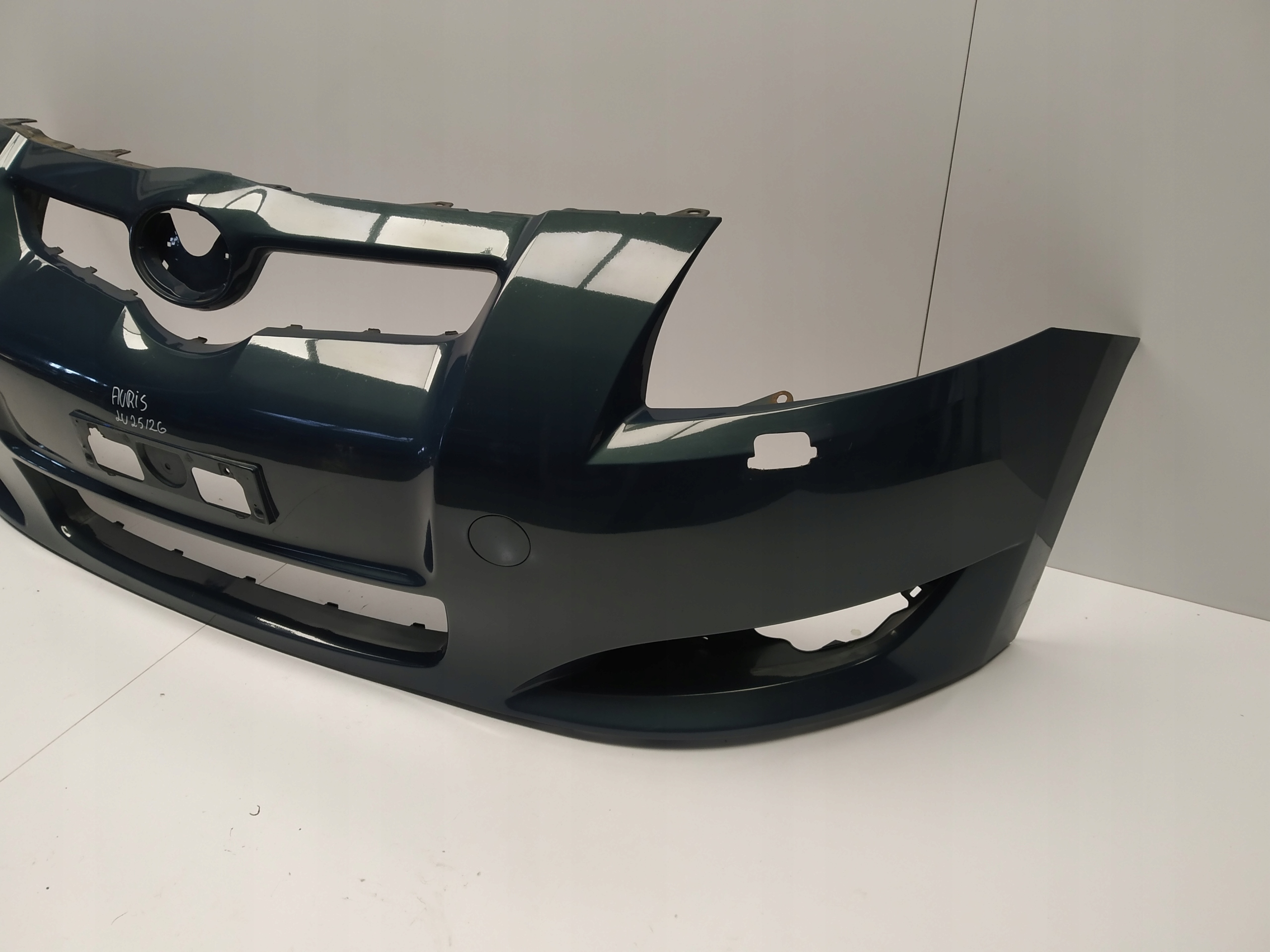 2006-2009r Toyota Auris and bumper front original washers before lift