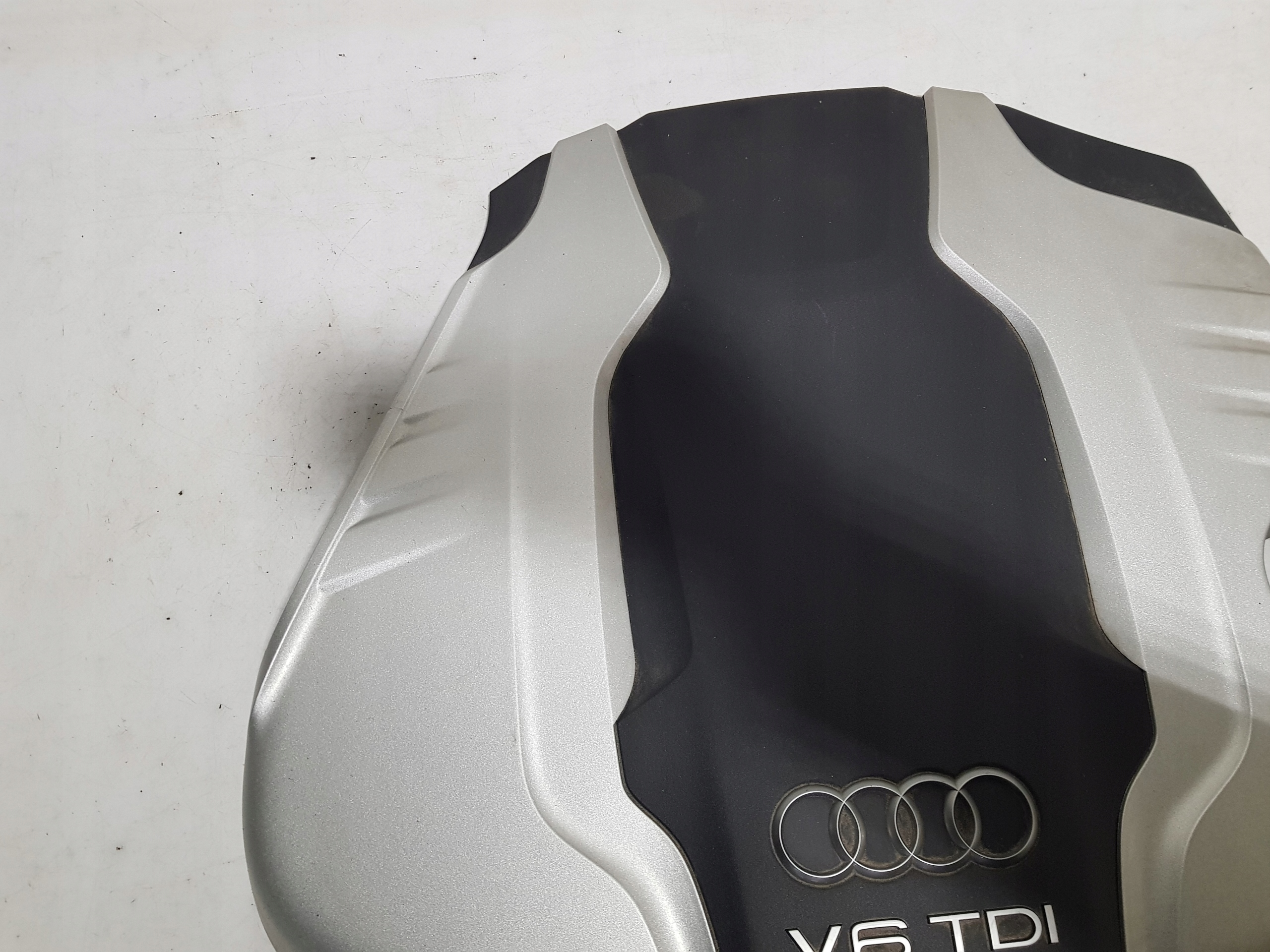 upper cover engine housing cover AUDI A8 D4 3.0 TDI 4H0103925