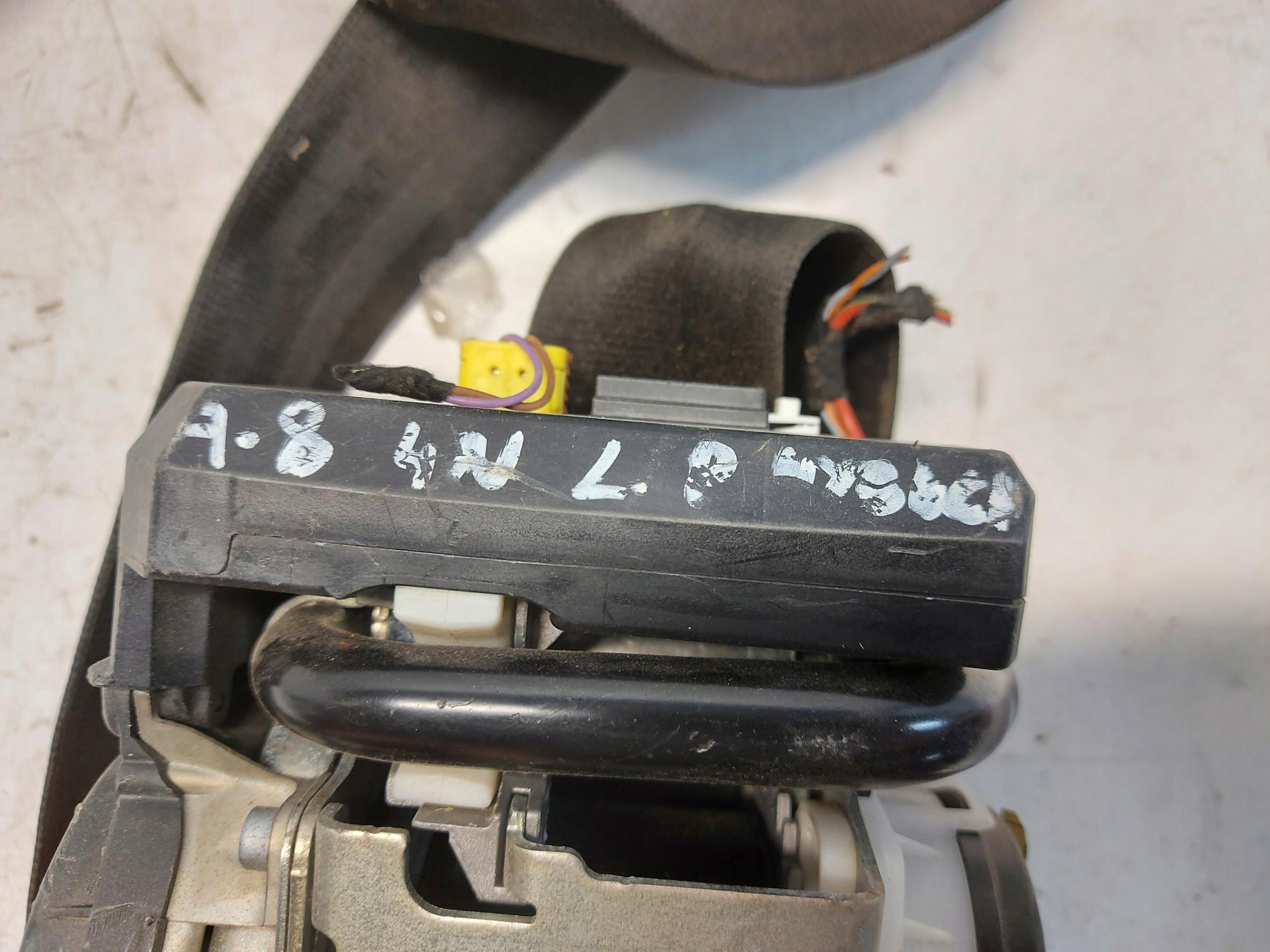 AUDI A8 D5 4N tension belt safety front left damaged