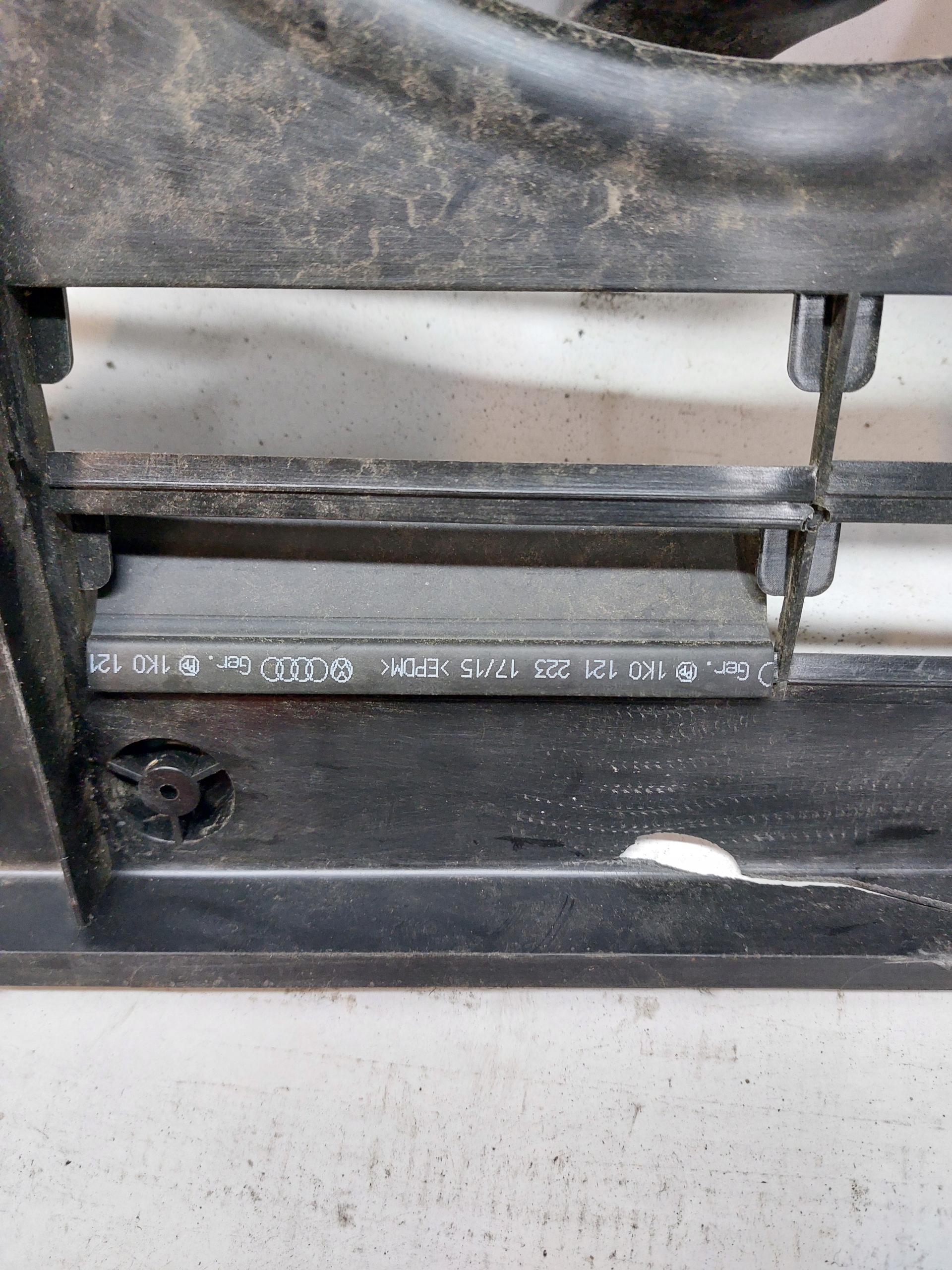 ventilátor chladiče AUDI A3 8P 1.8 TSI 1K012122317