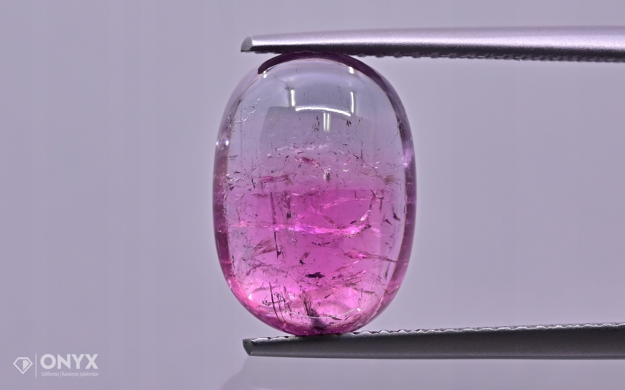 Turmalín kabošon ovál 13,5x9,5 mm