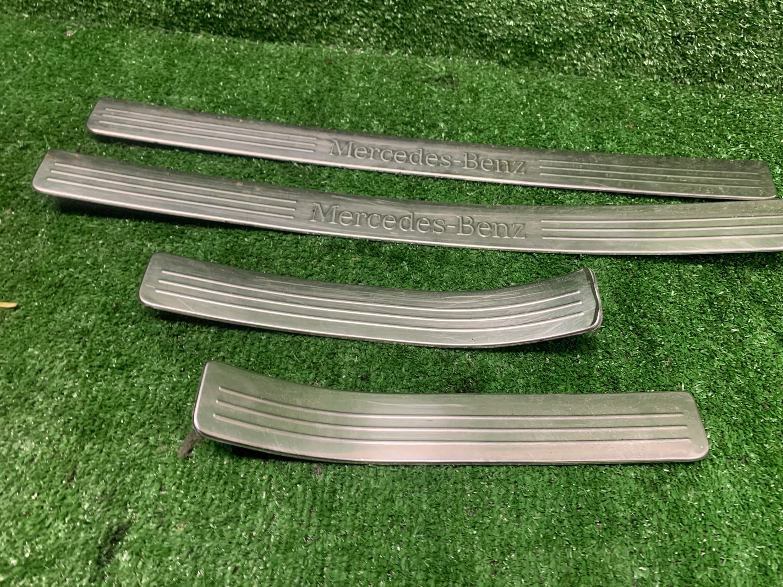 MERCEDES W204 mouldings caps threshold KOMPLET CHROM