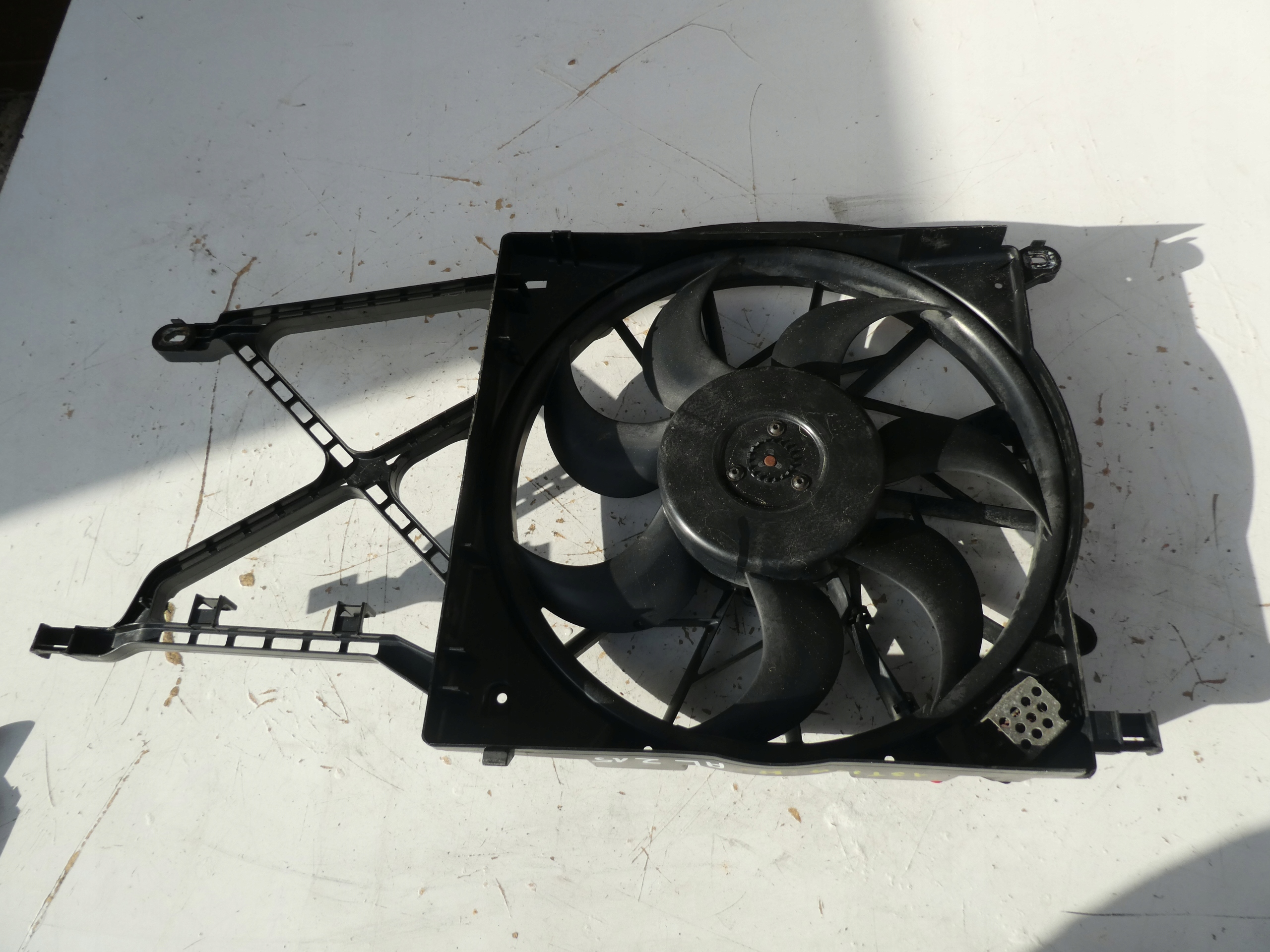 OPEL ASTRA H ventilátor chladiče vody 13205941