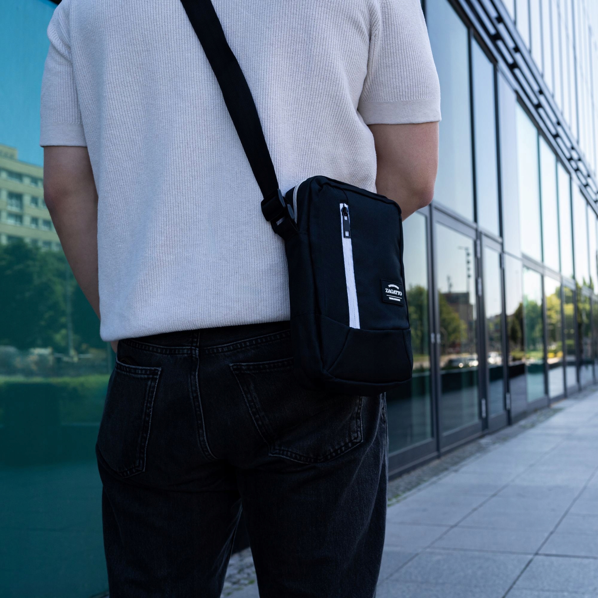 Saszetka męska torba sportowa na ramię do pracy torebka materiałowa ZAGATTO Typ saszetka