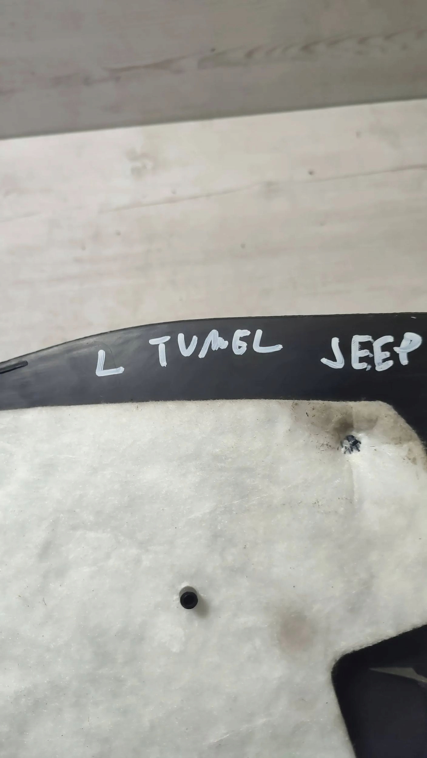 Jeep Cherokee 2015 element tunelu srodkowego Blende Abdeckung
