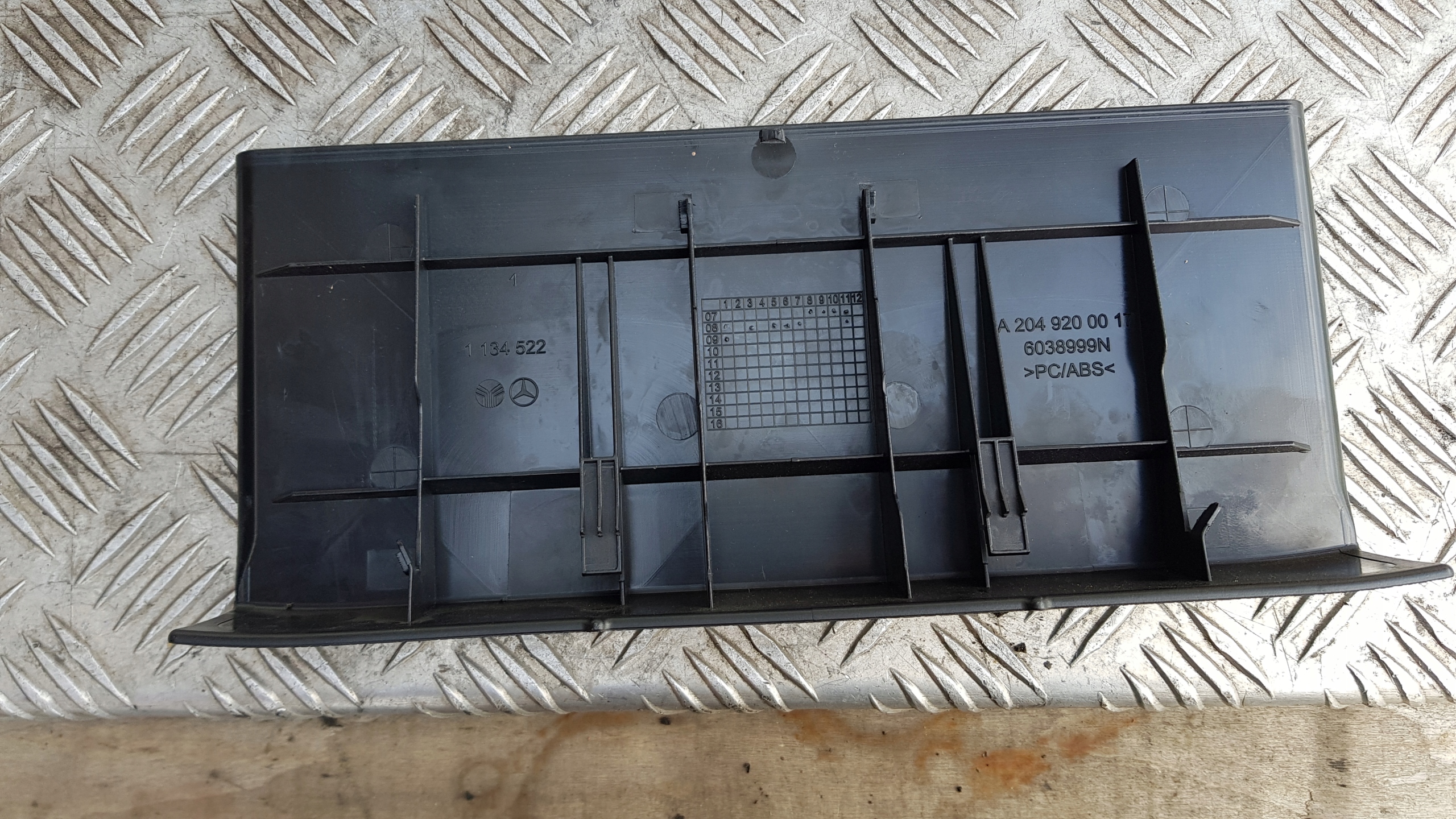 MERCEDES W212 stand running board A2049200017