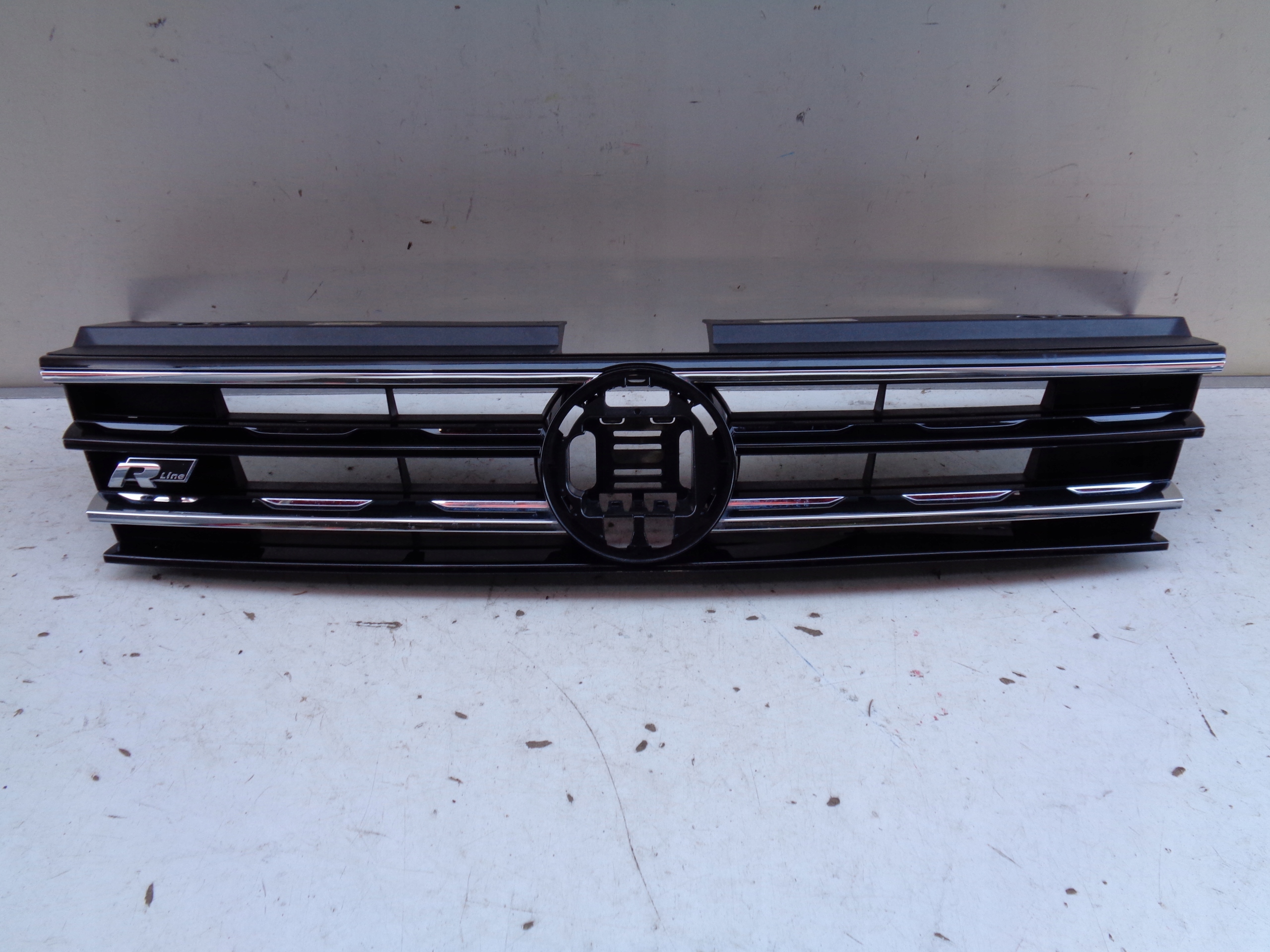VW Tiguan Kühlergrill FRONTGRILL Kühlergitter 5NA853653 - Thumbnail 1