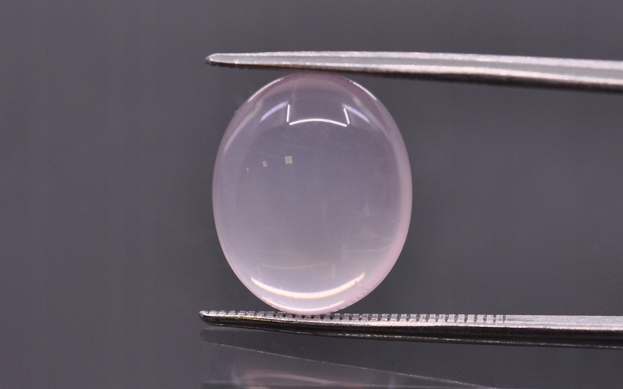 Růženín Aa kabošon ovál 13x10,5 mm