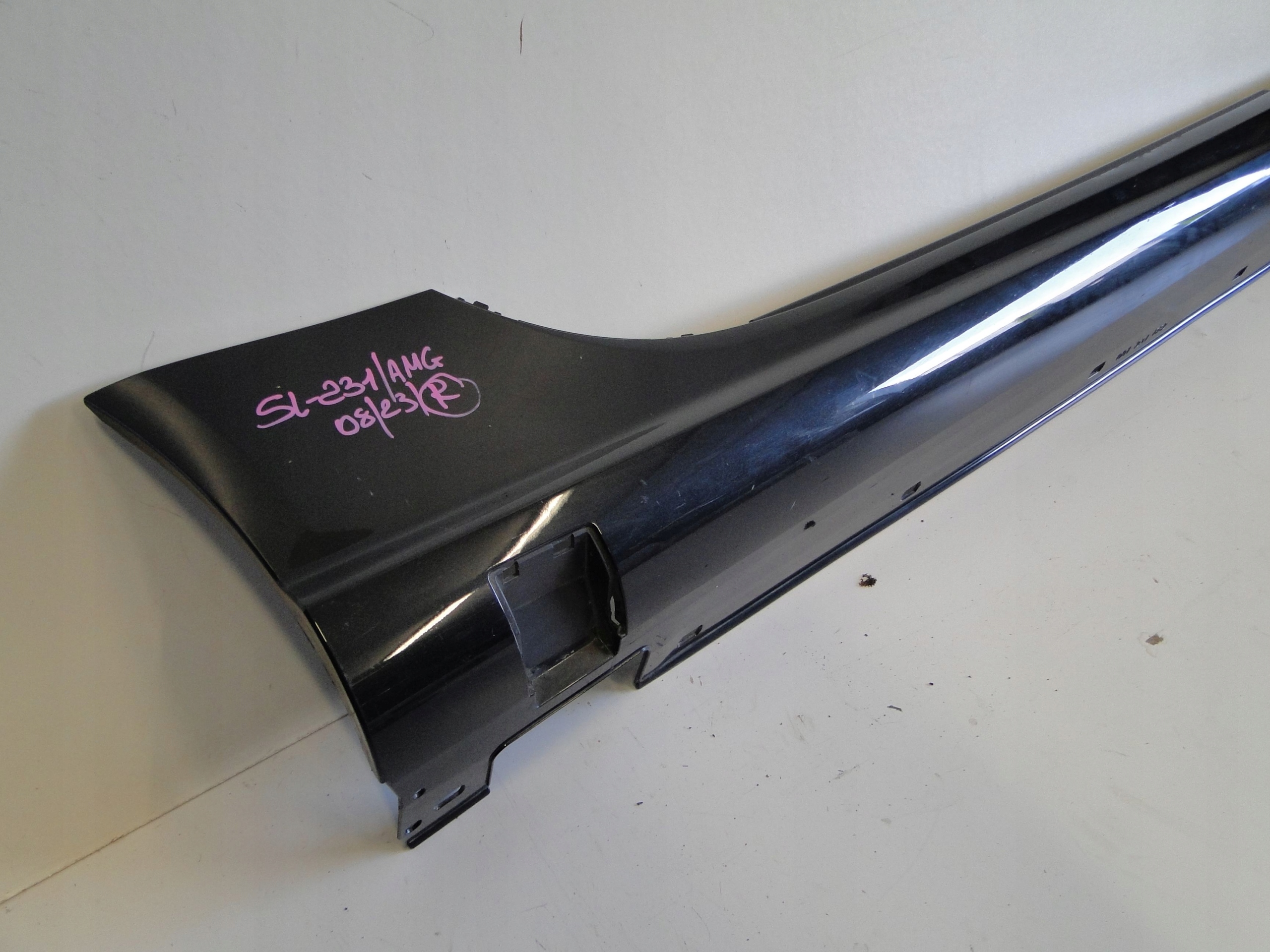 MERCEDES SL 231 R231 LISTWA PROGOWA PRAWA AMG Producent części Mercedes-Benz OE