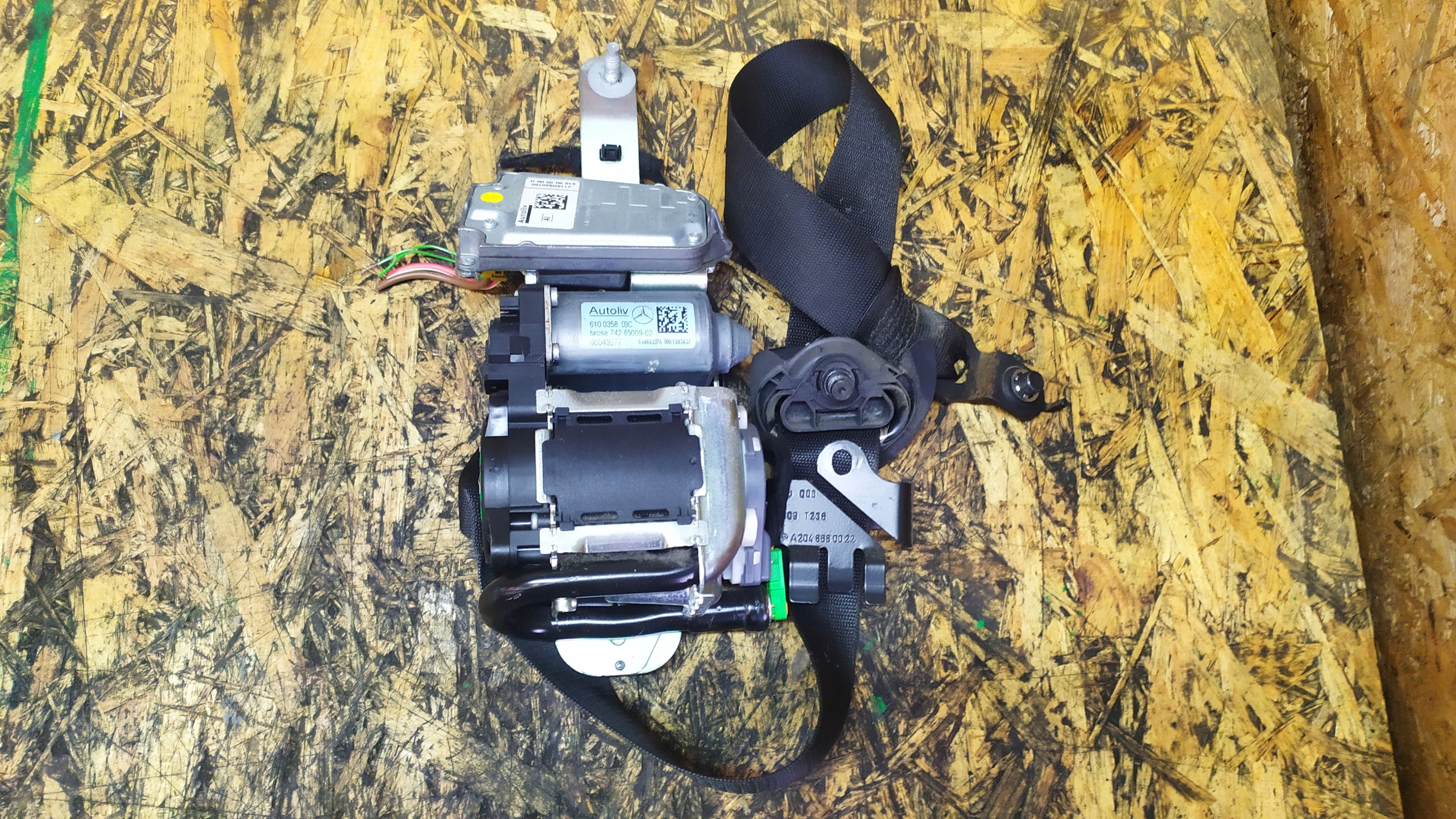 MERCEDES W204 PAS BEZPIECZEŃSTWA PRAWY PRZÓD