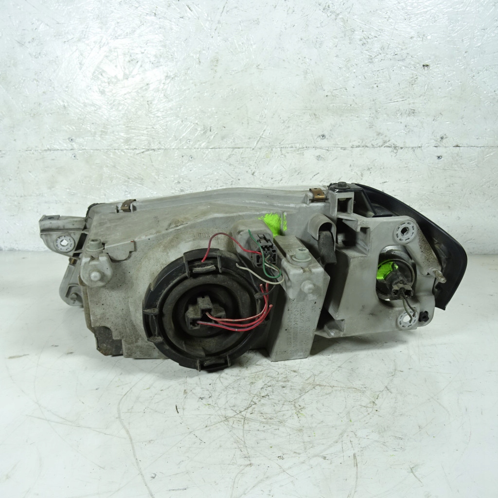 MAZDA 323 REFLEKTOR right 1305235393