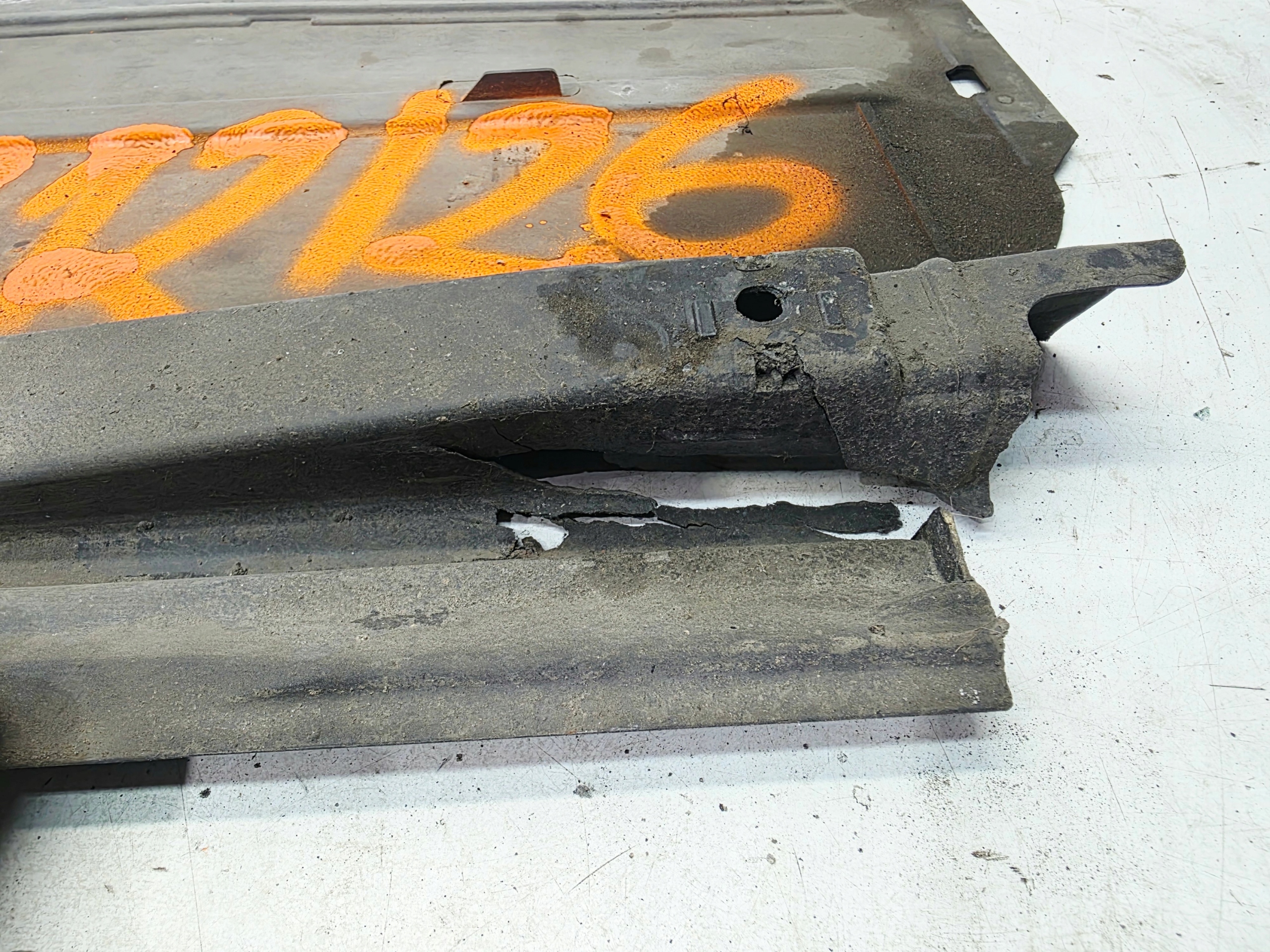 cover chassis right DUZA AUDI A5 8F CABRIO 8F0825208 112/26