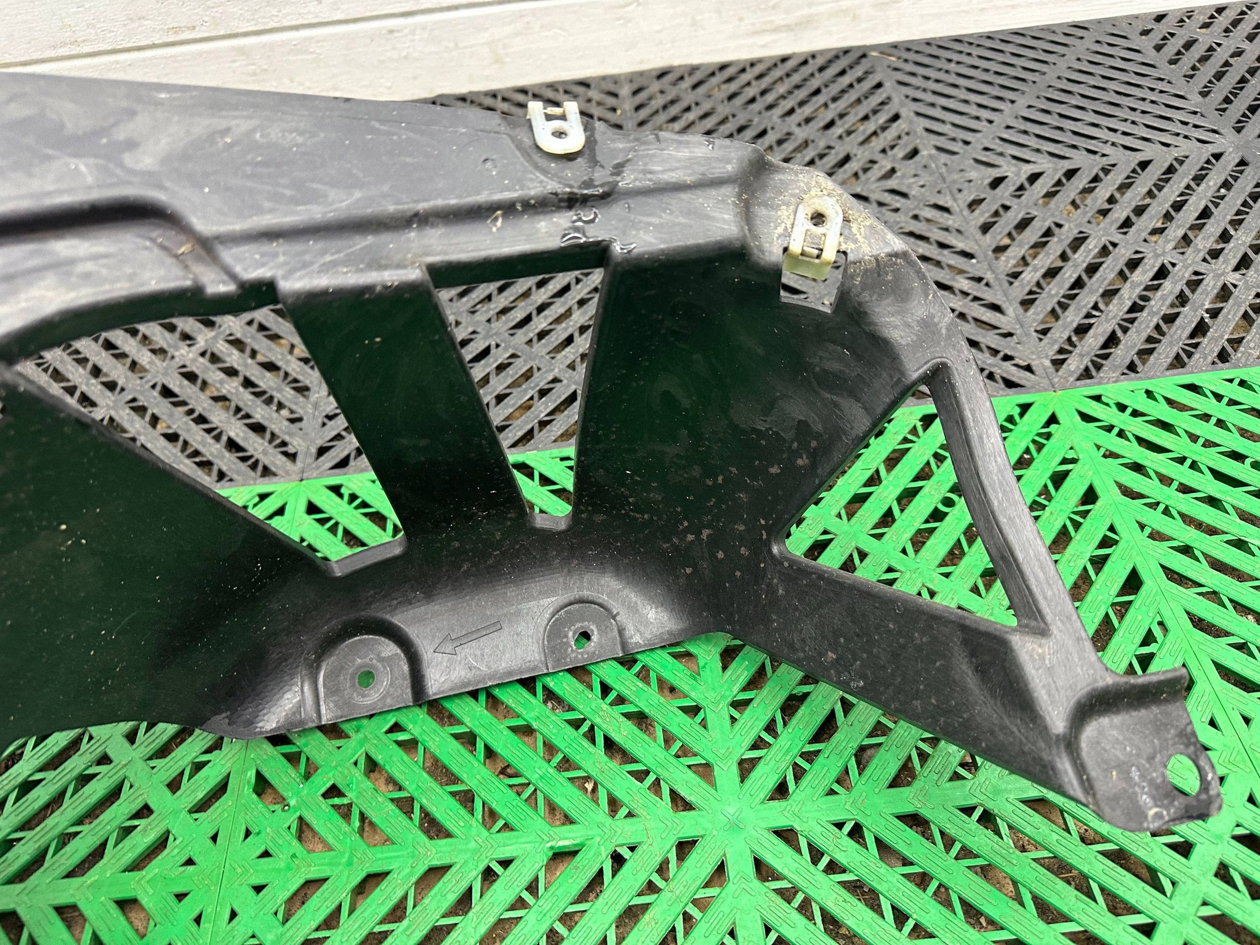 cover chassis BMW 5 G60 G61 9881705