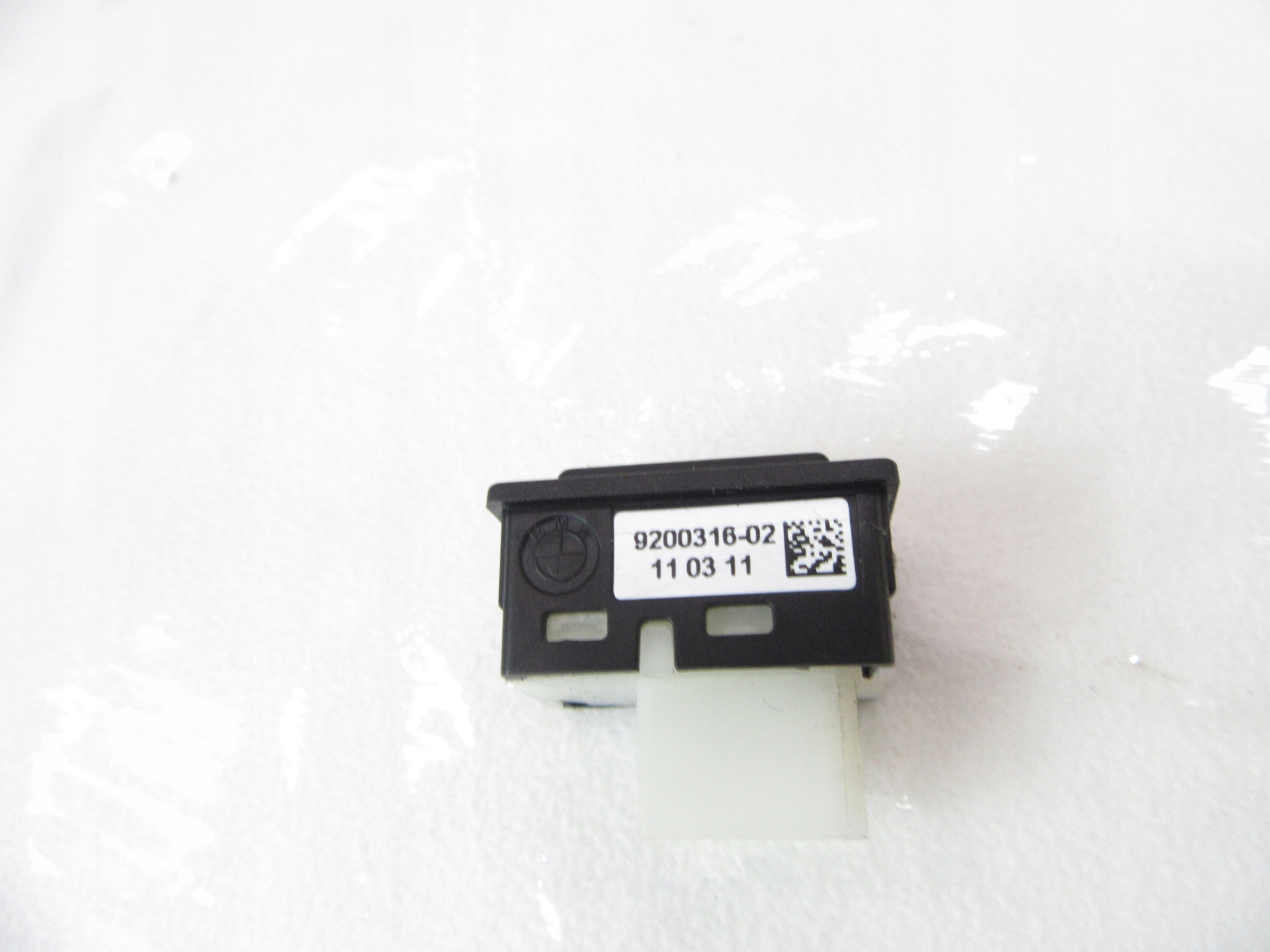 button switch bonnet boot BMW e60 e81 e87 e90 e91 F10 F25 F30
