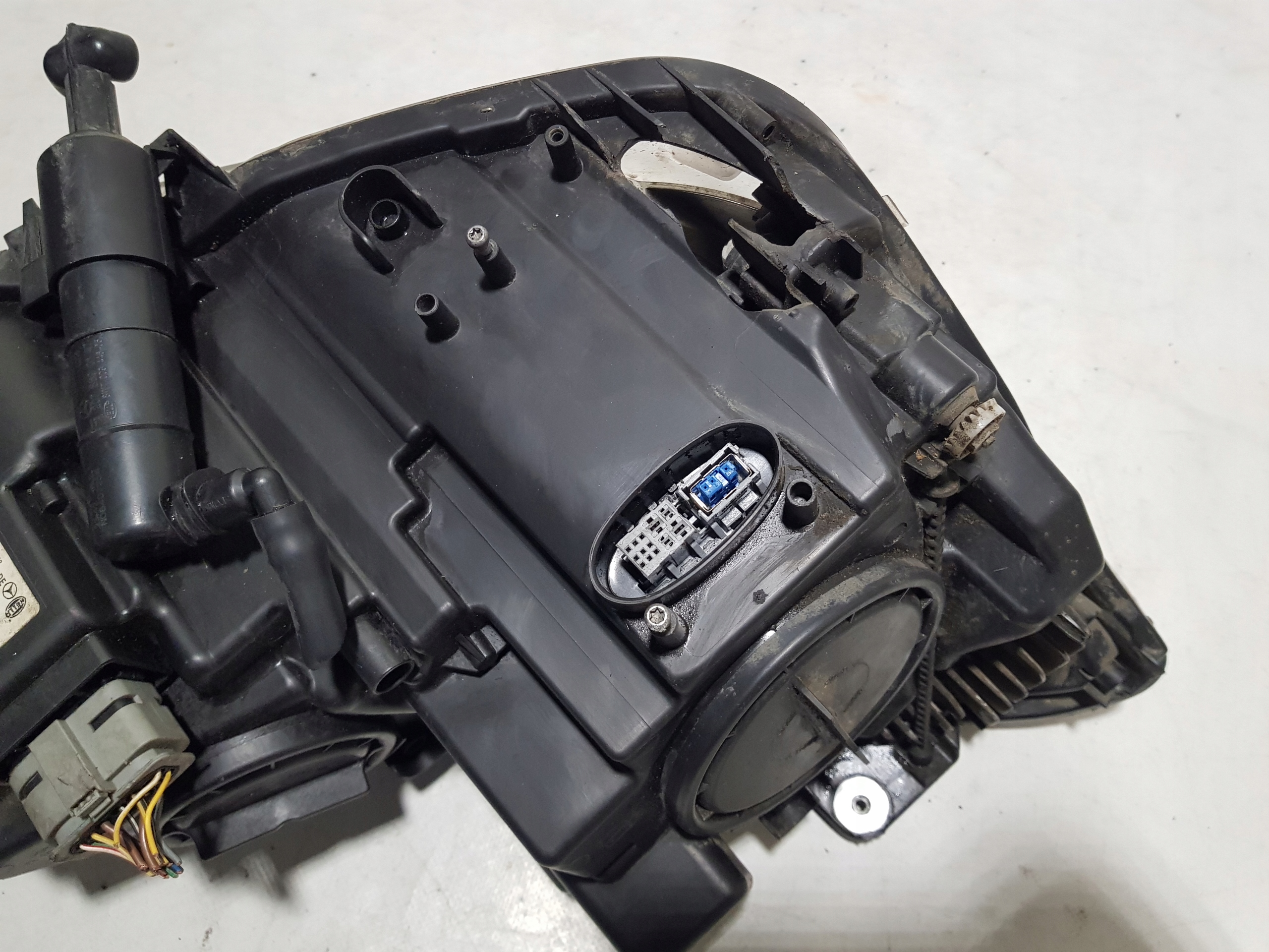 light XENON BI-XENON left front MERCEDES W207 C207