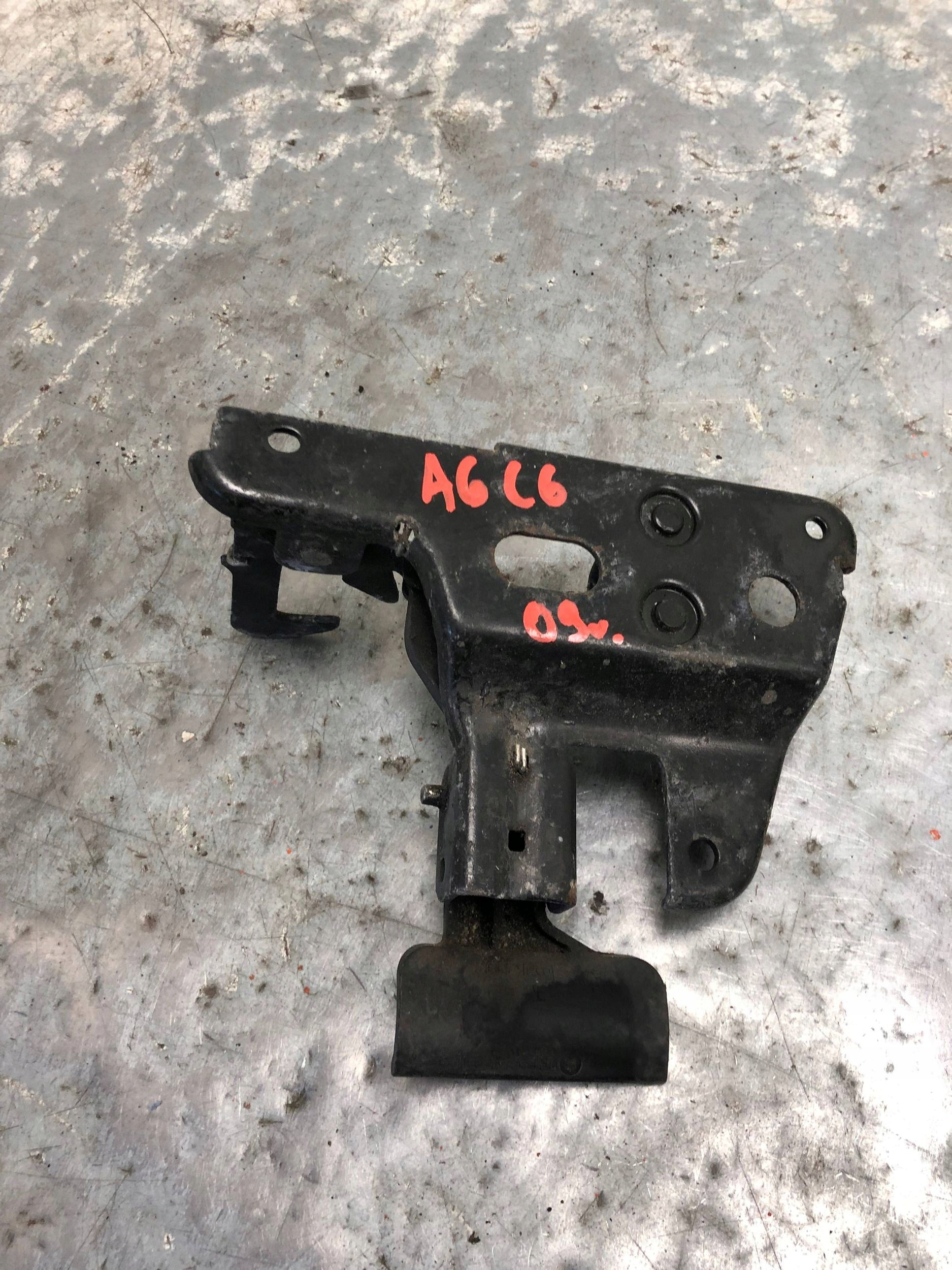 lock RYGIEL bonnets AUDI A6 C6 4F0823480B